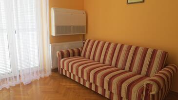 Malinska, Obývací pokoj v ubytování typu apartment, s klimatizací a WiFi.