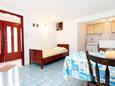 Prigradica, Dining room in the apartment, (pet friendly) and WiFi.