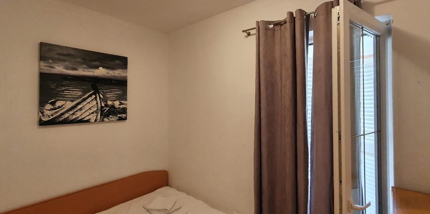 Two bedroom apartment with terrace Malinska, Krk  A-a