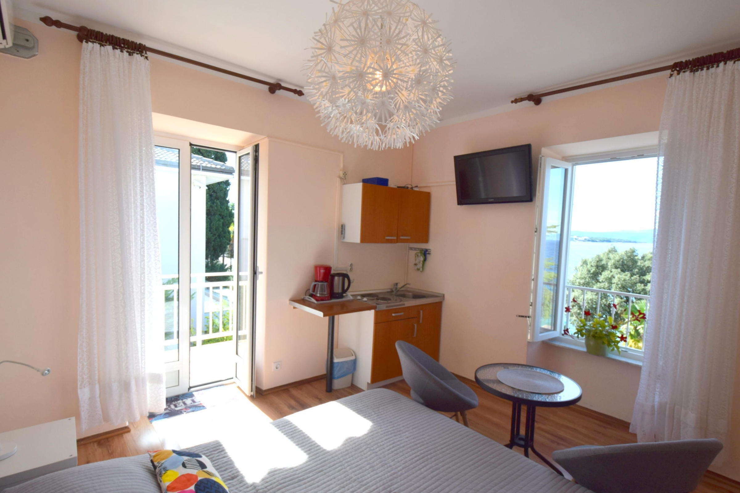 Studio flat with balcony and sea view Malinska, Krk (AS-19314-a)