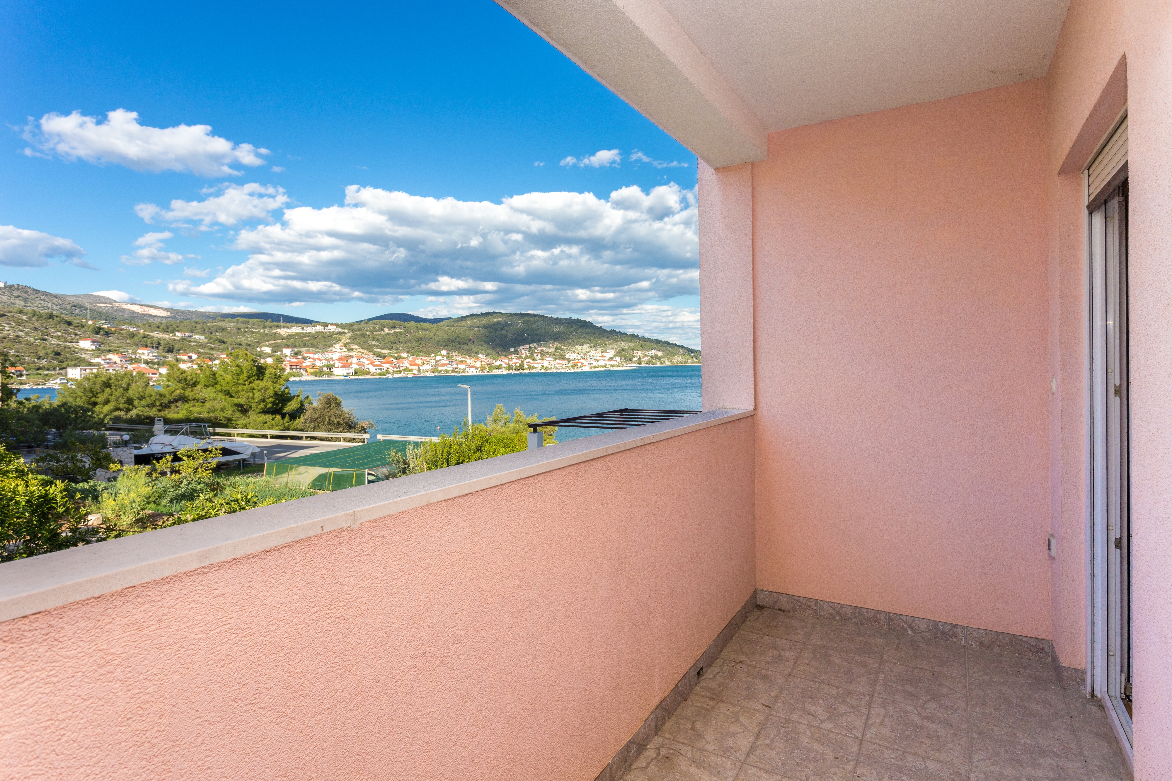 One bedroom apartment near beach Poljica, Trogir  A-b