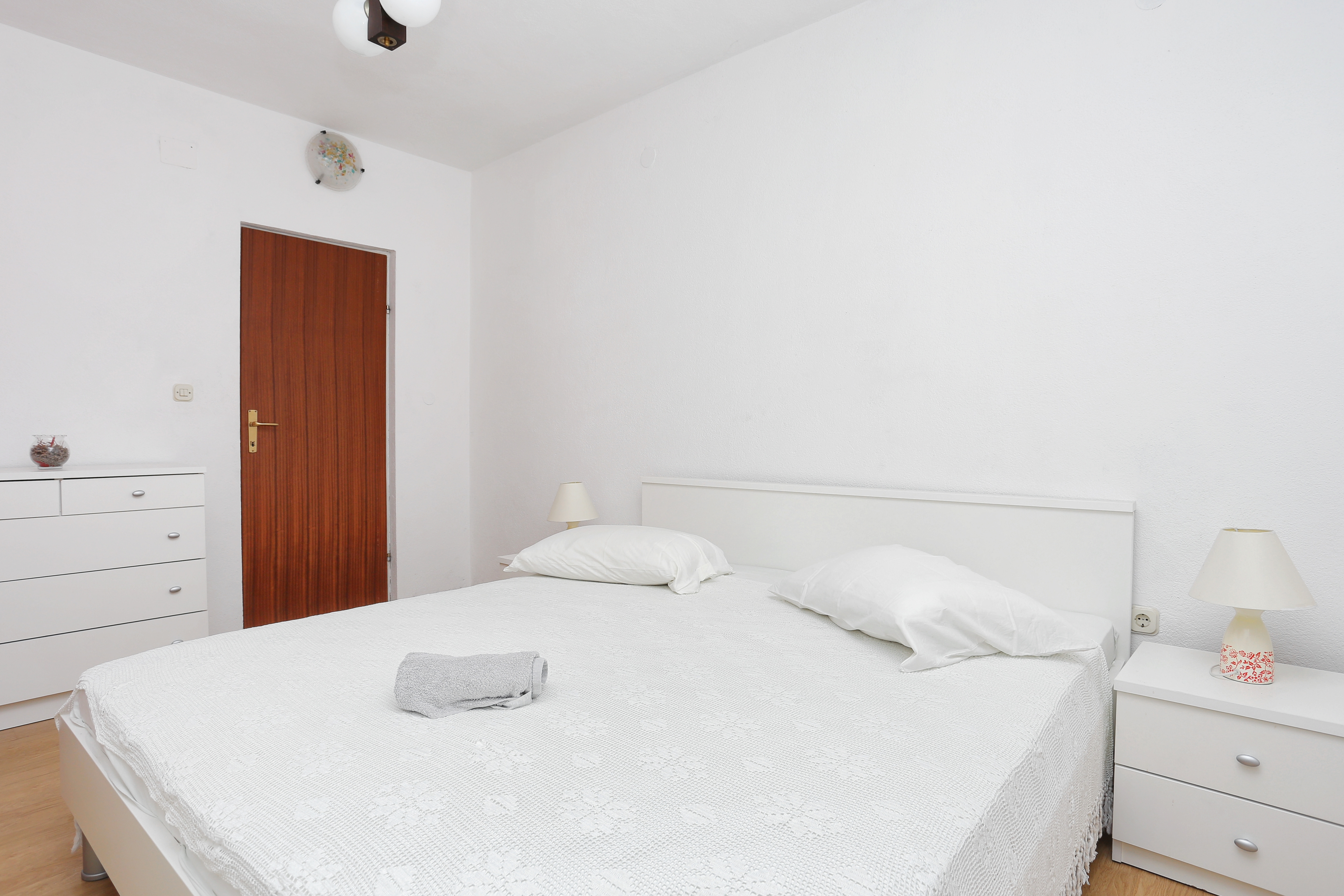 One bedroom apartment near beach Poljica, Trogir  A-b