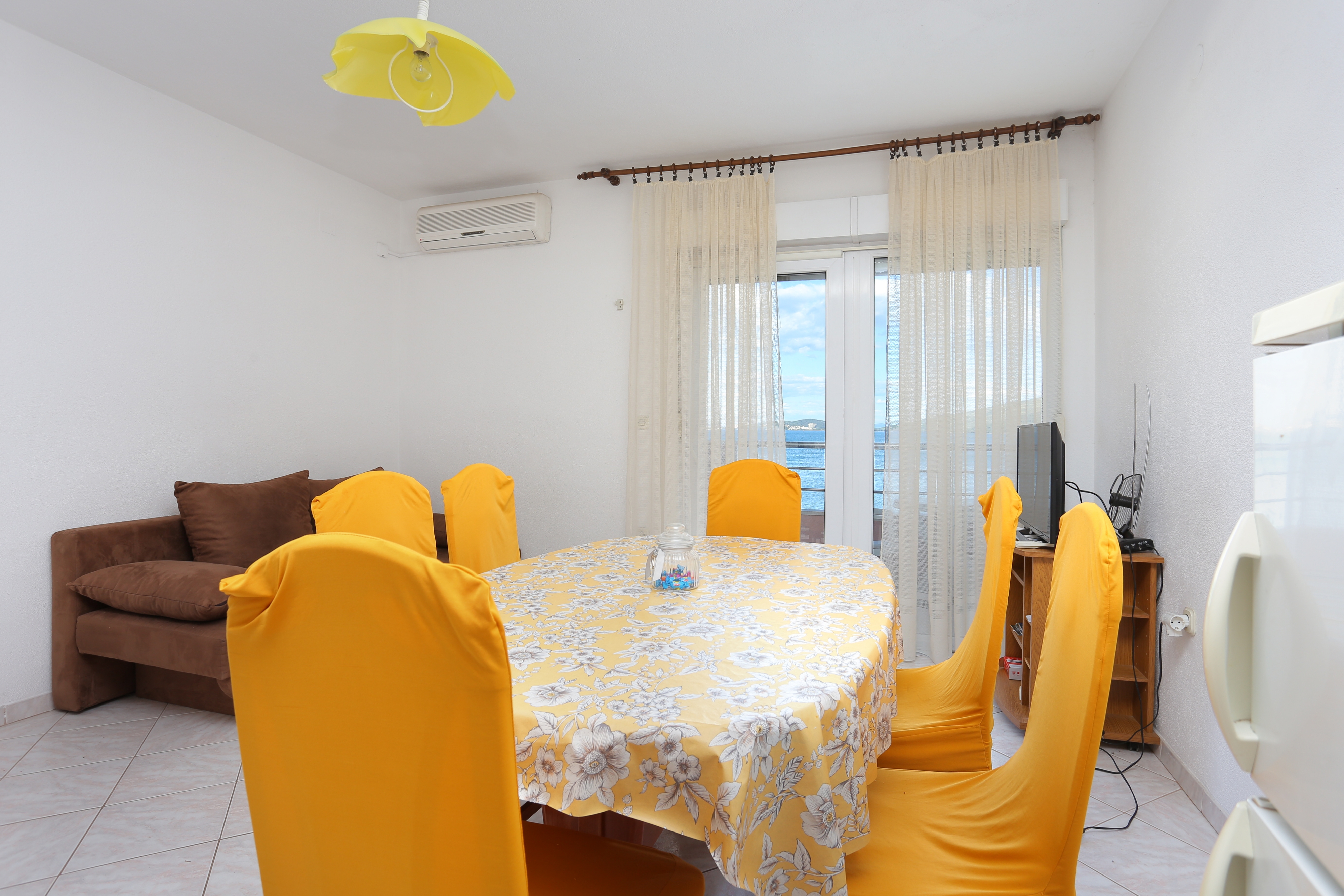 One bedroom apartment near beach Poljica, Trogir  A-b