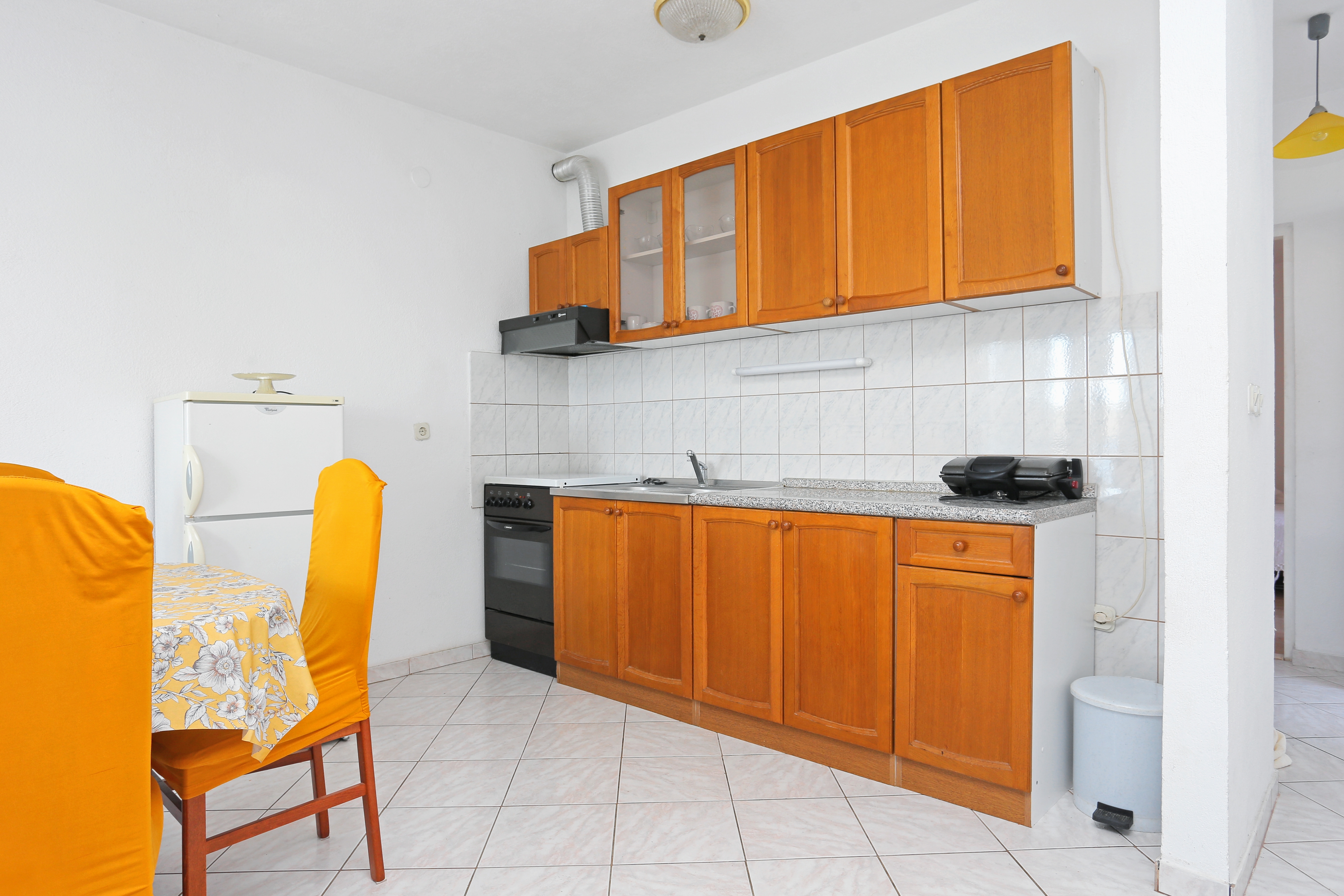 One bedroom apartment near beach Poljica, Trogir  A-b