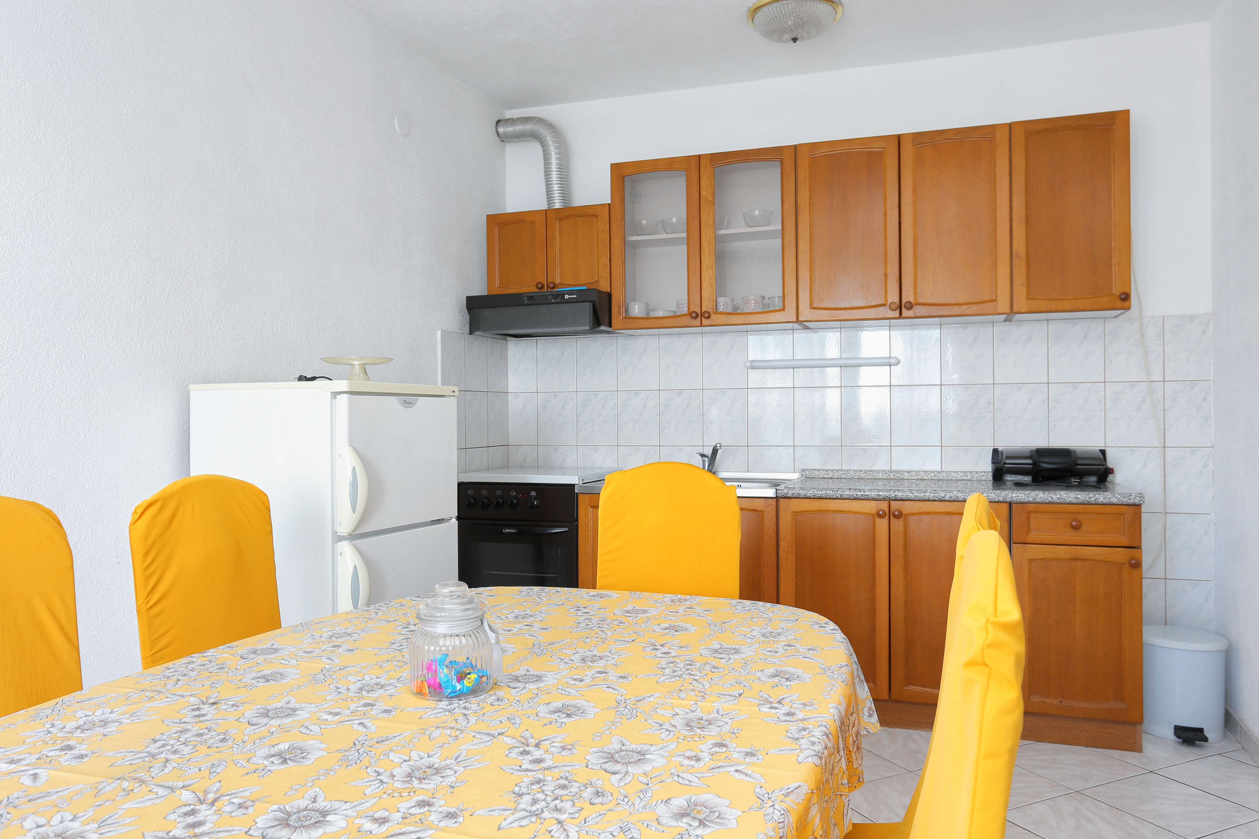 One bedroom apartment near beach Poljica, Trogir  A-b
