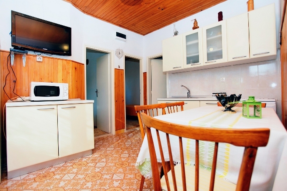 Three bedroom apartment near beach Prigradica, Korčula (A-19333-a)