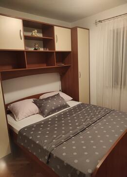 Ston, Bedroom in the room, air condition available and WiFi.