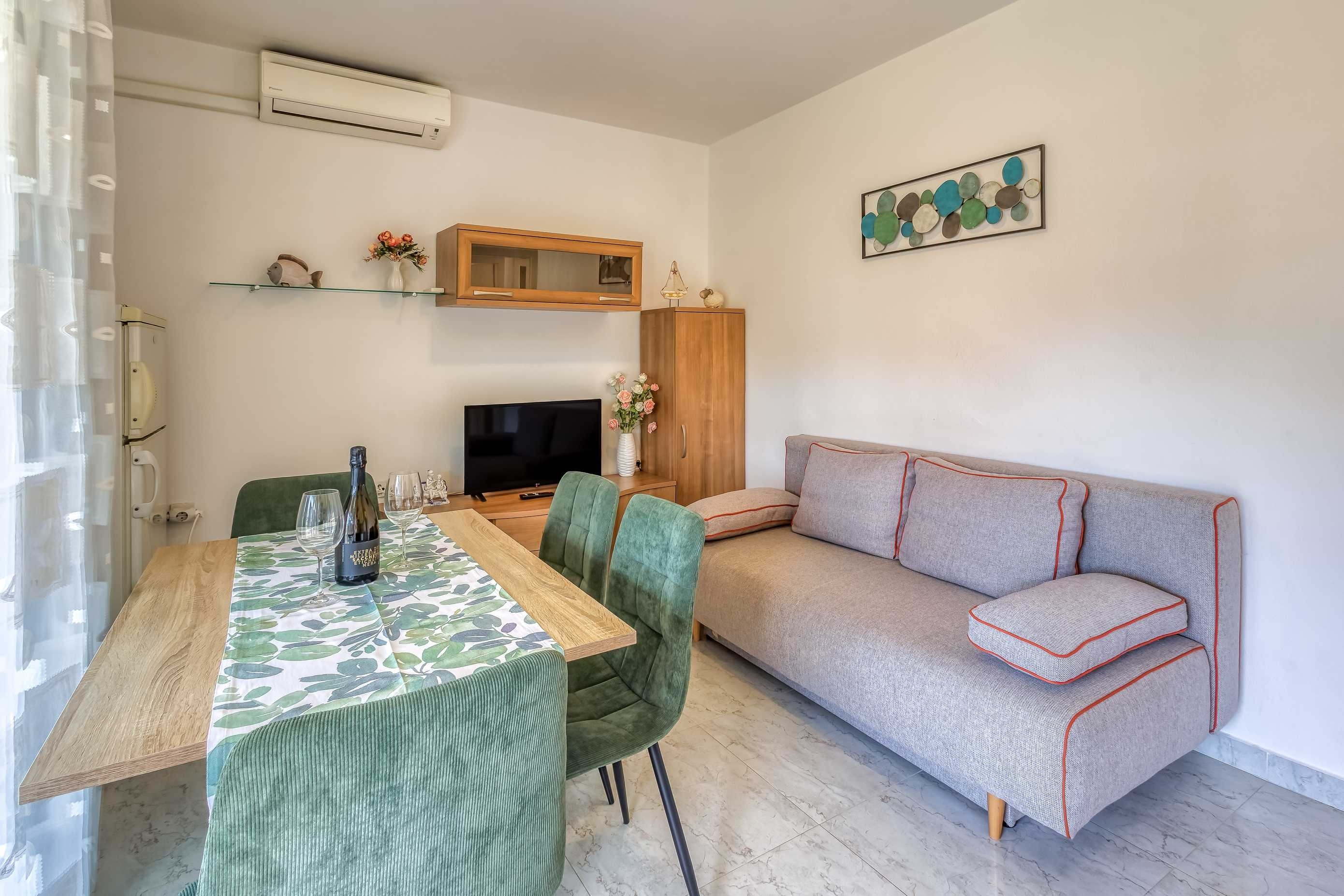 Two bedroom apartment with balcony Malinska, Krk (A-19342-a) Two bedroom apartment with balcony Malinska, Krk (A-19342-a)