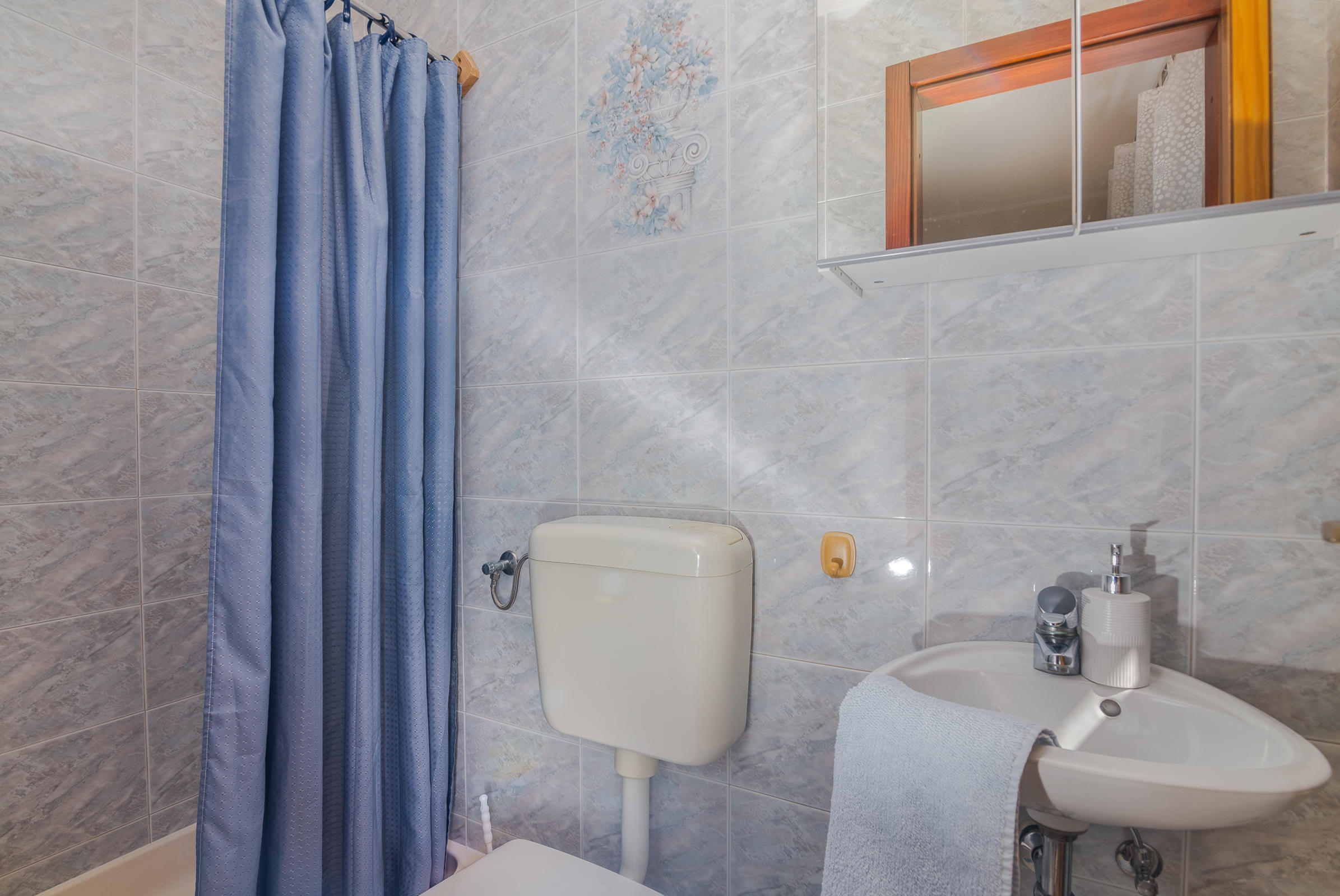 Two bedroom apartment with terrace and sea view Porat, Krk  A-a