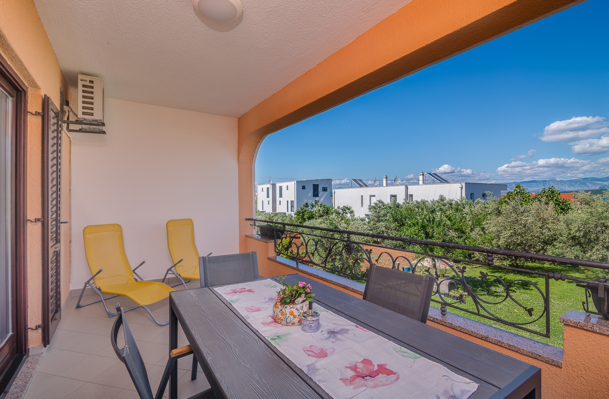 Two bedroom apartment with terrace Porat, Krk  A-a