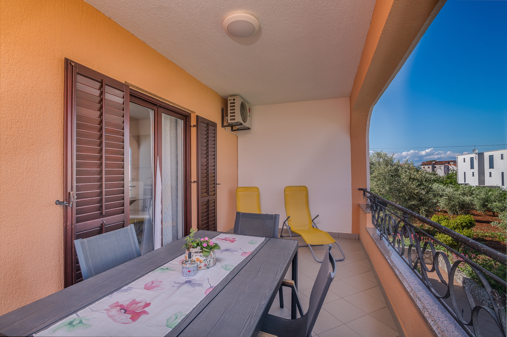 Two bedroom apartment with terrace Porat, Krk  A-a