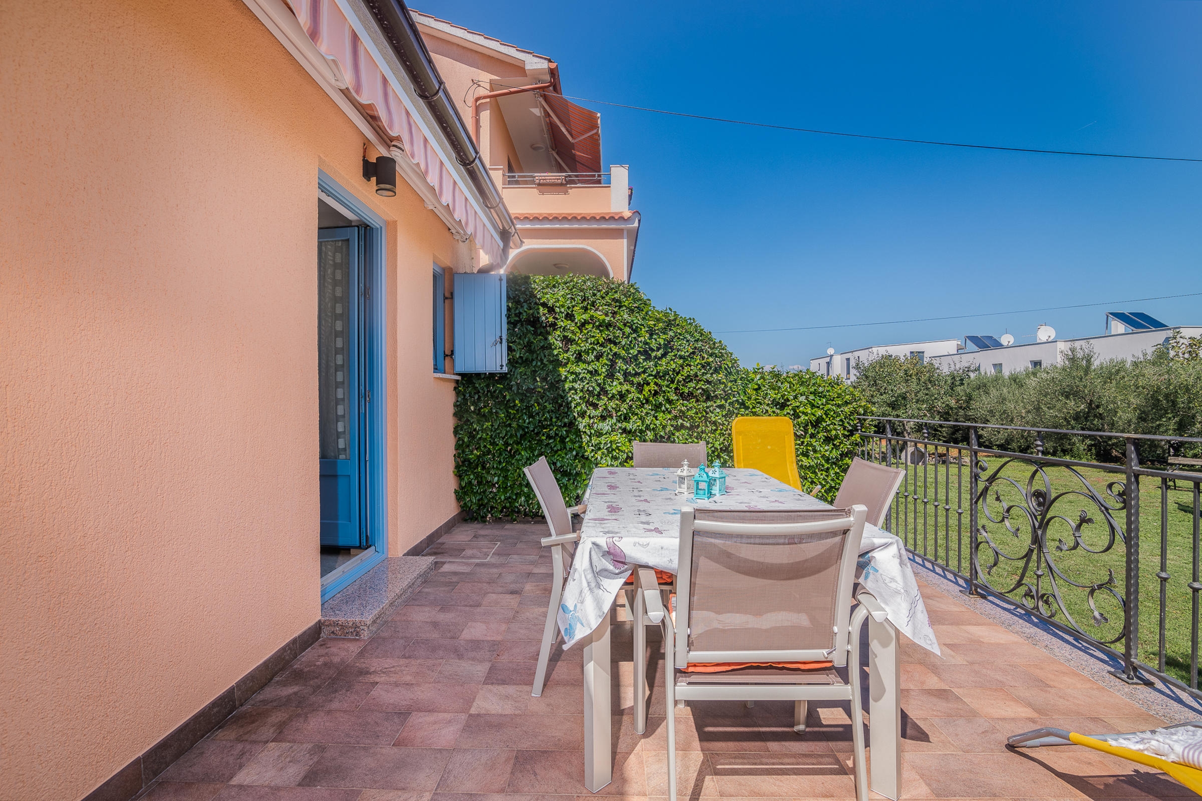 Two bedroom apartment with terrace Porat, Krk  A-b