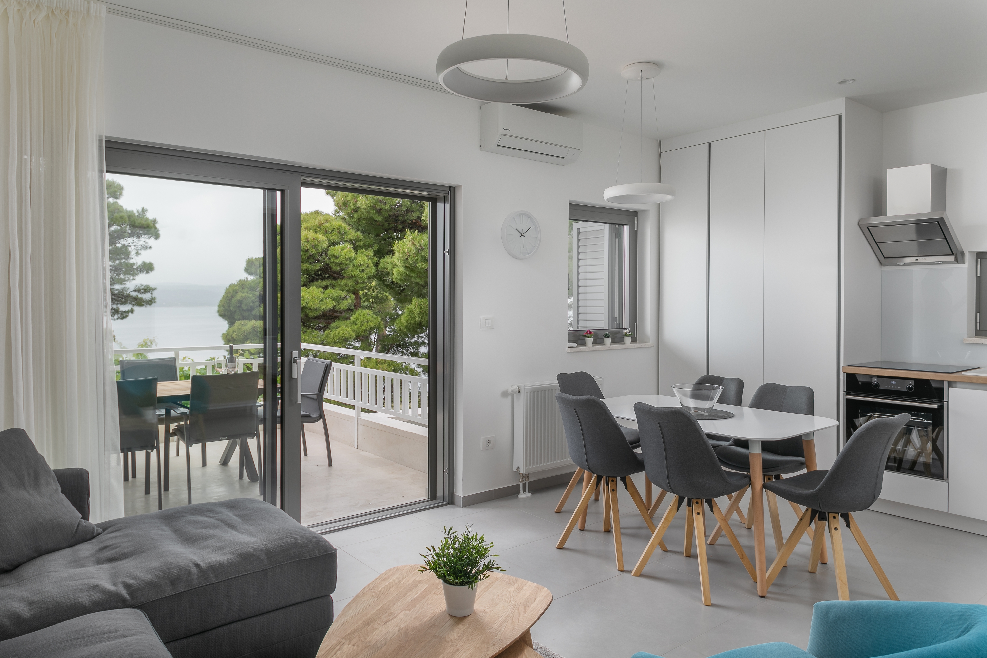 Two bedroom apartment with terrace and sea view Brela, Makarska (A-19345-b)