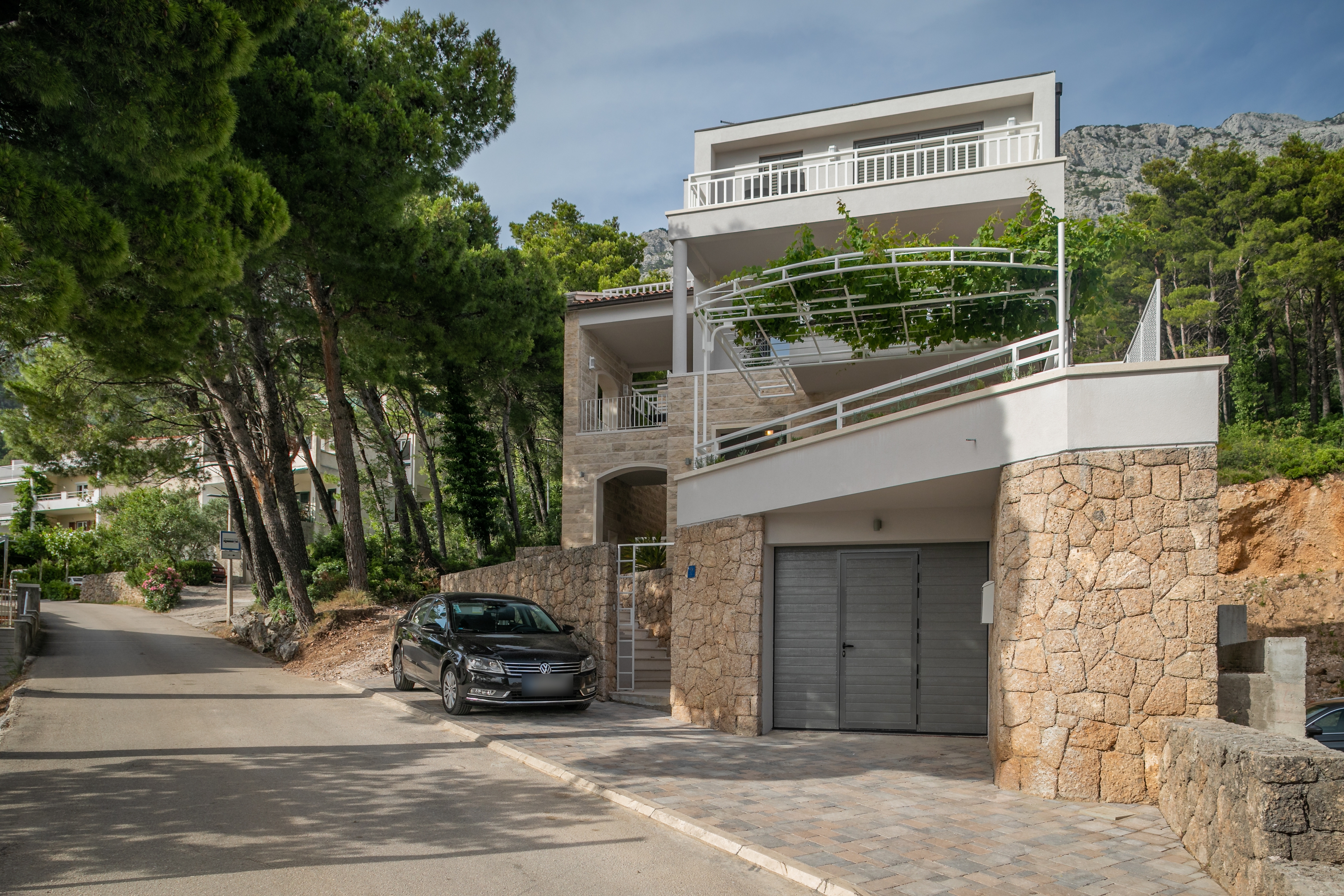 Two bedroom apartment with balcony and sea view Brela, Makarska (A-19345-c) Two bedroom apartment with balcony and sea view Brela, Makarska (A-19345-c)
