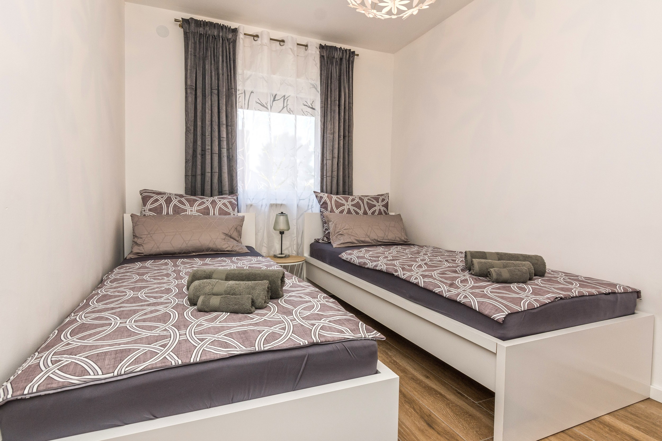 Three bedroom house with terrace Vir  K