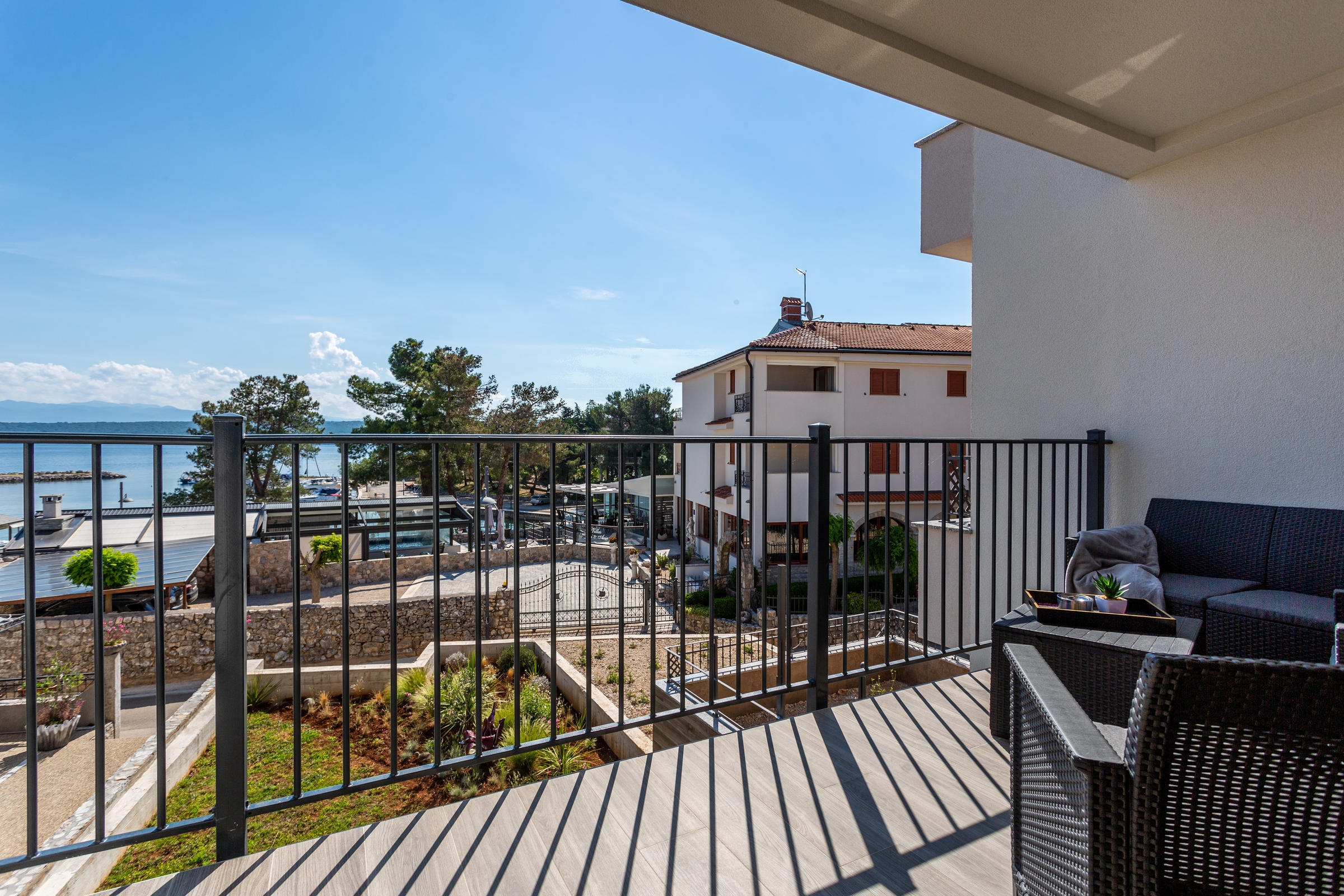 Two bedroom apartment with terrace and sea view Porat, Krk  A-a