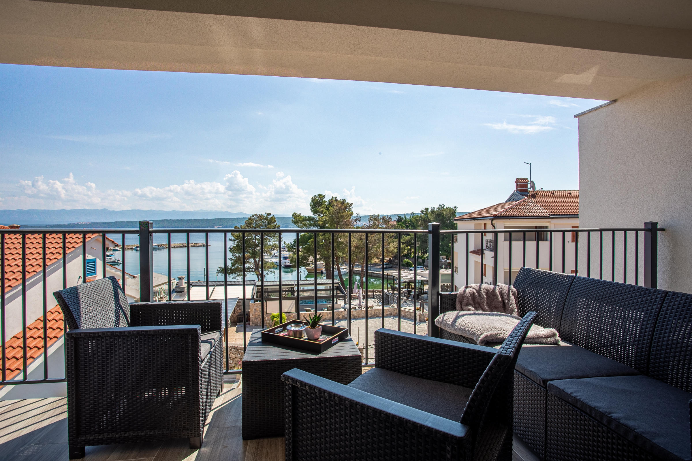 Two bedroom apartment with terrace and sea view Porat, Krk (A-19349-b) Two bedroom apartment with terrace and sea view Porat, Krk (A-19349-b)