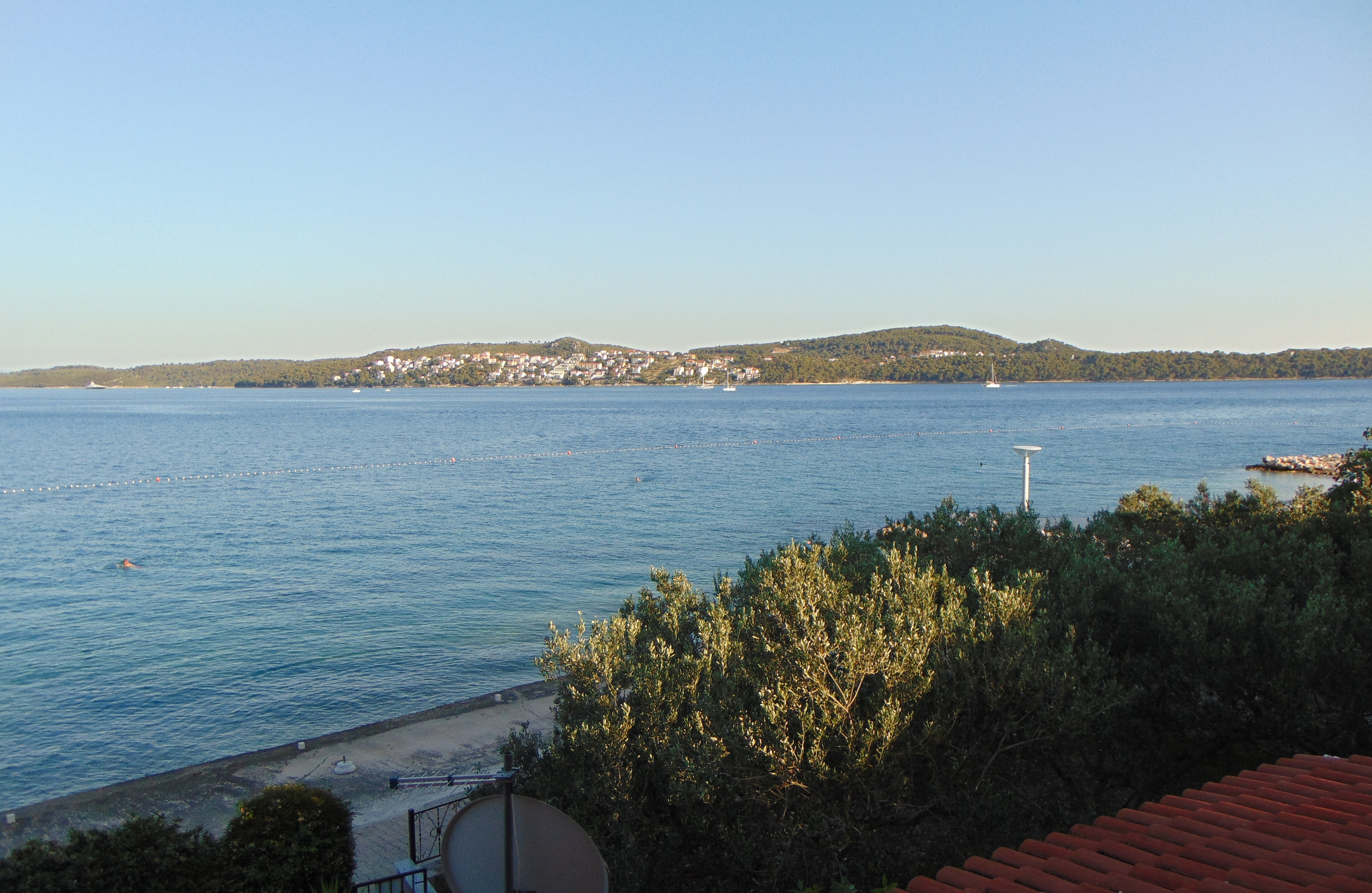 Three bedroom apartment near beach Seget Donji, Trogir  A-a