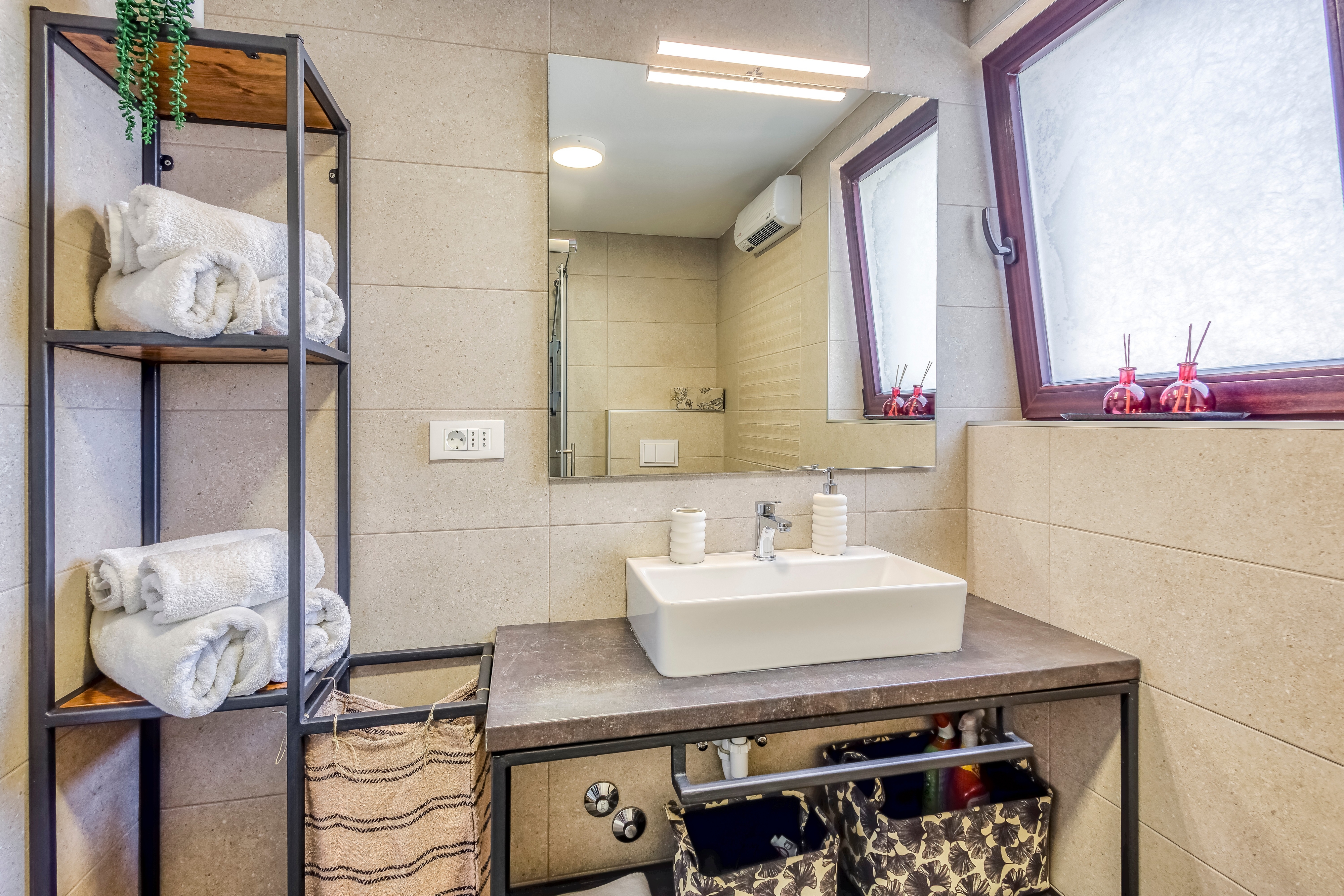 One bedroom apartment with terrace Milovcici, Krk  A-a