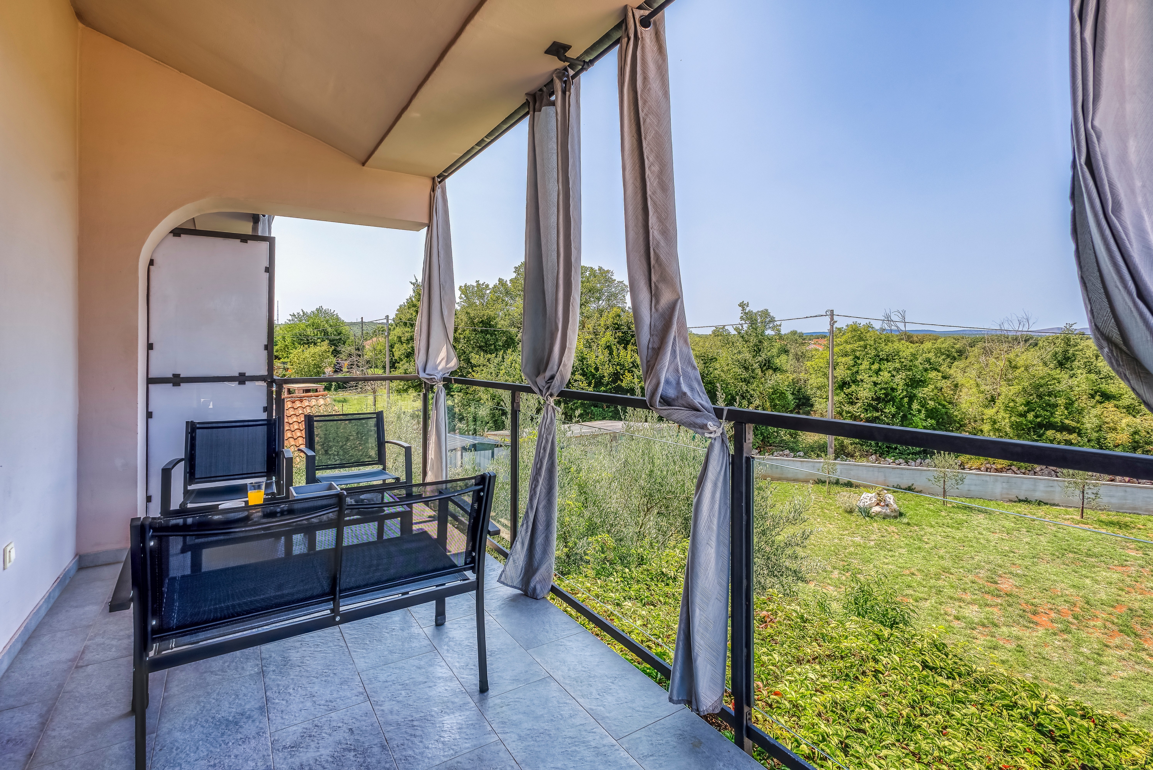 One bedroom apartment with terrace Milovcici, Krk  A-a