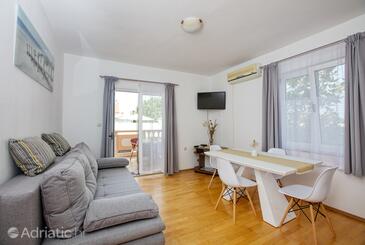 Biograd na Moru, Obývací pokoj v ubytování typu apartment, s klimatizací a WiFi.