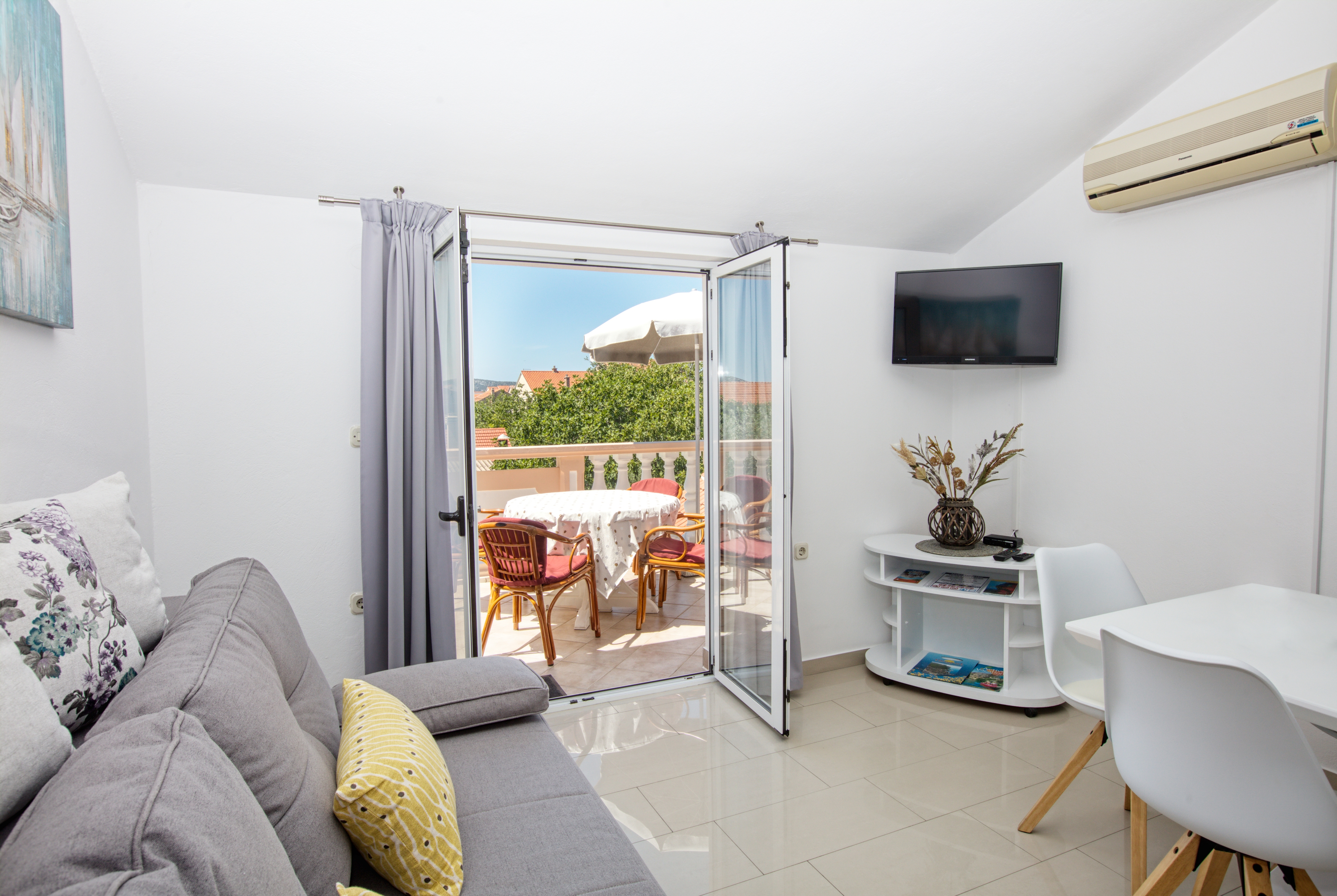Two bedroom apartment with terrace Biograd na Moru, Biograd  A-b
