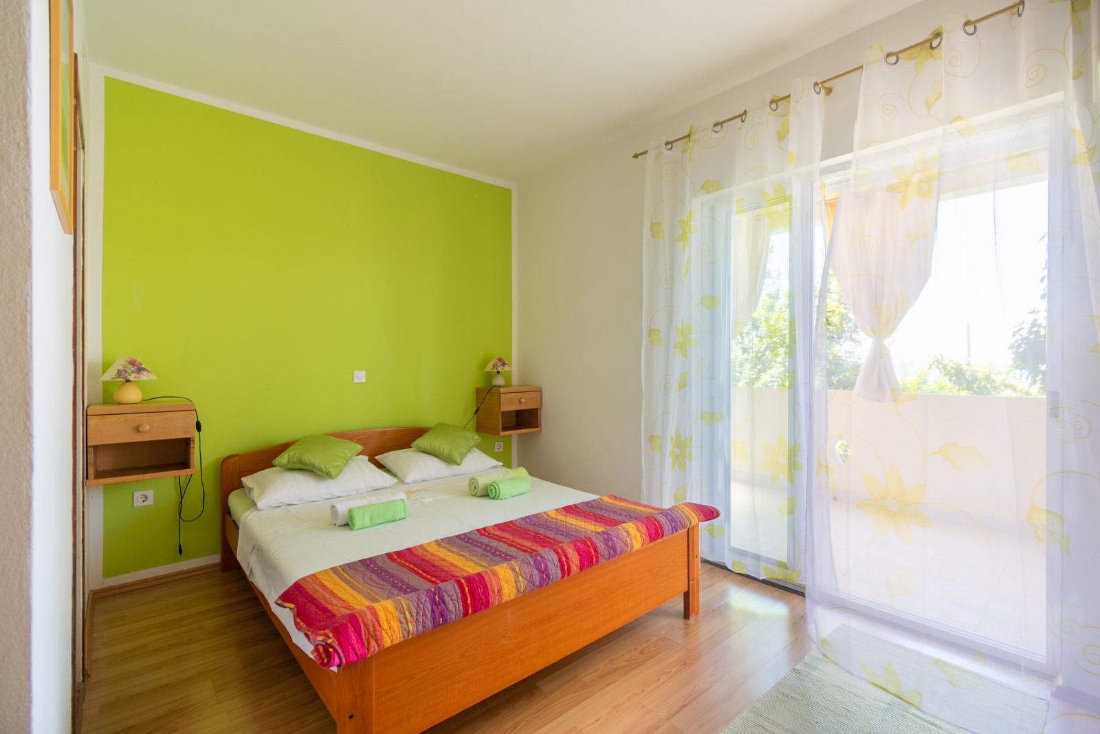 Jednosobni apartman s terasom i pogledom na more Lun, Pag  A-a