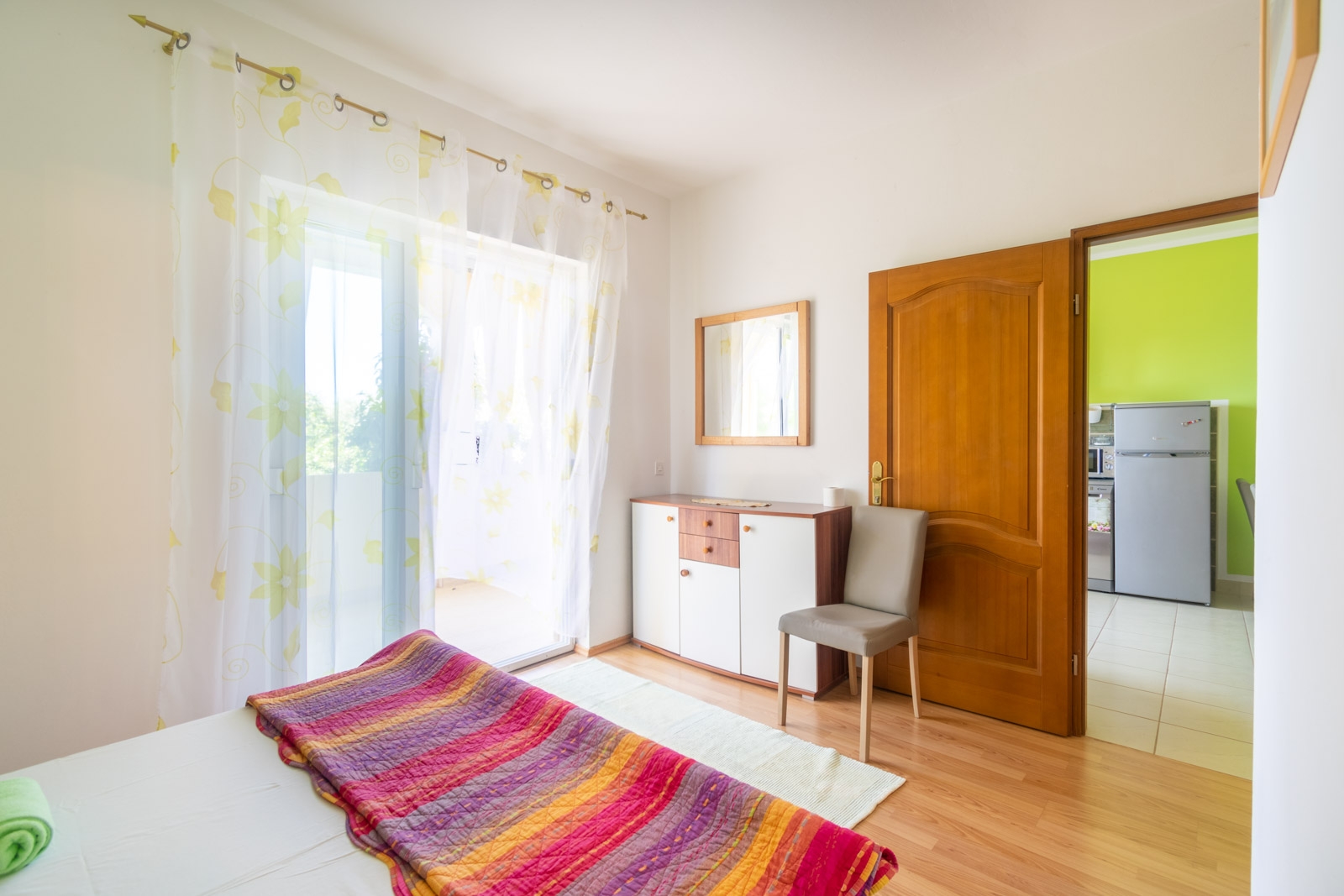 Jednosobni apartman s terasom i pogledom na more Lun, Pag  A-a