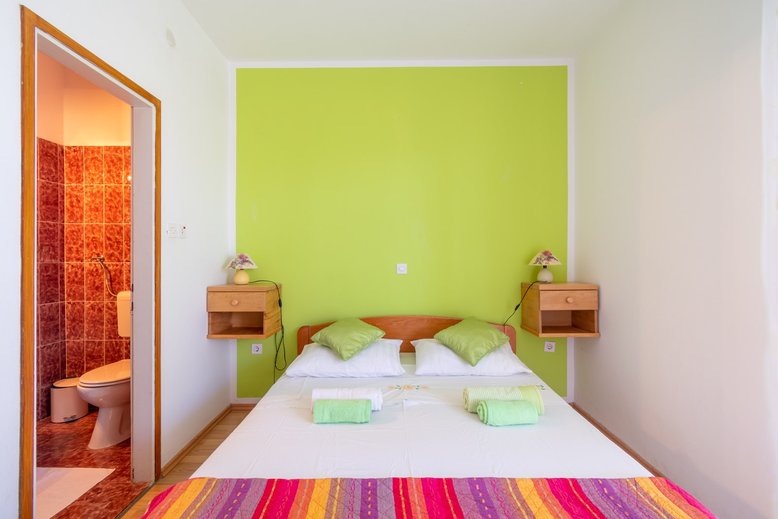 Jednosobni apartman s terasom i pogledom na more Lun, Pag  A-a