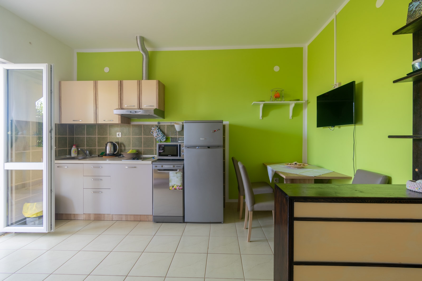 Jednosobni apartman s terasom i pogledom na more Lun, Pag  A-a