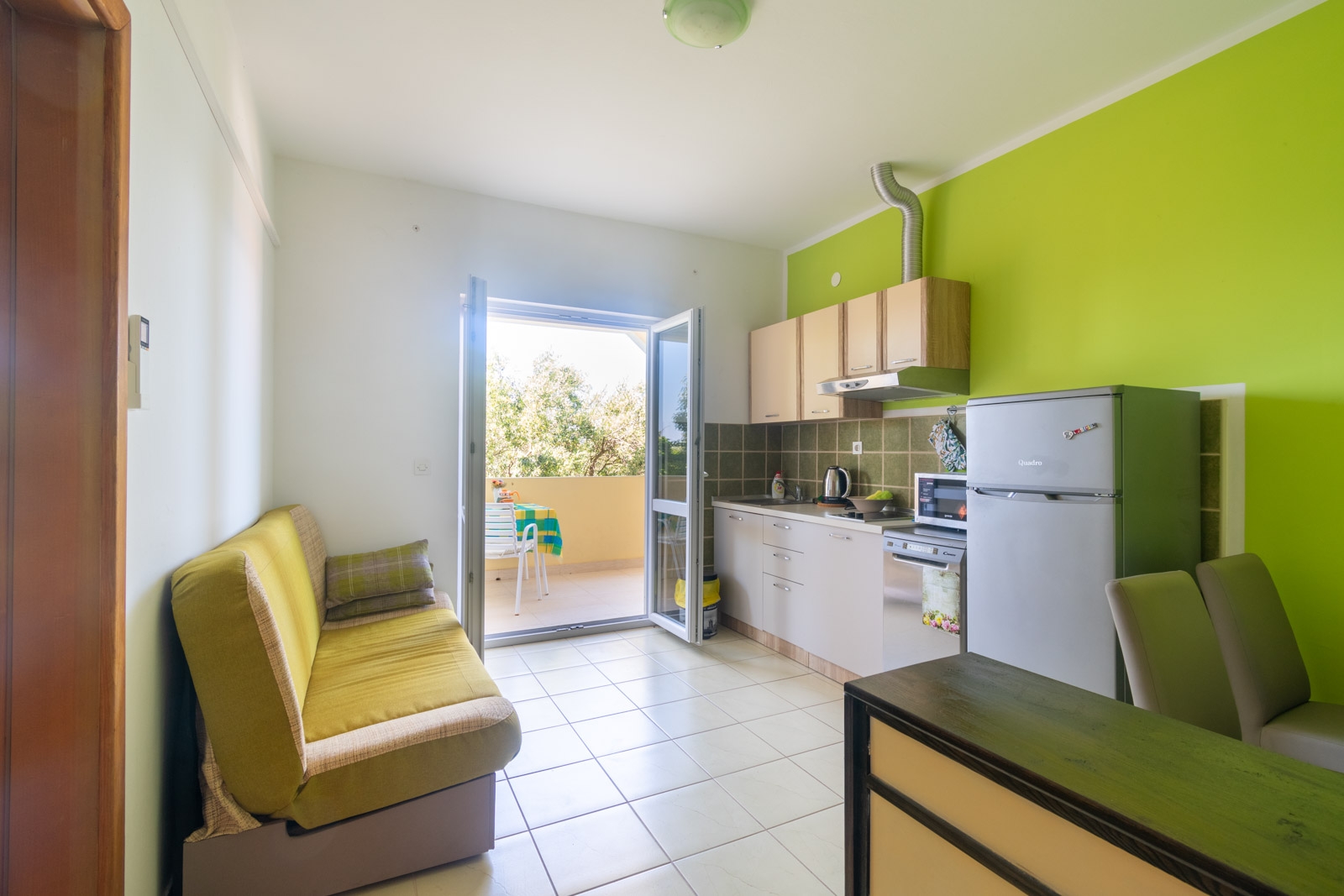 Jednosobni apartman s terasom i pogledom na more Lun, Pag  A-a