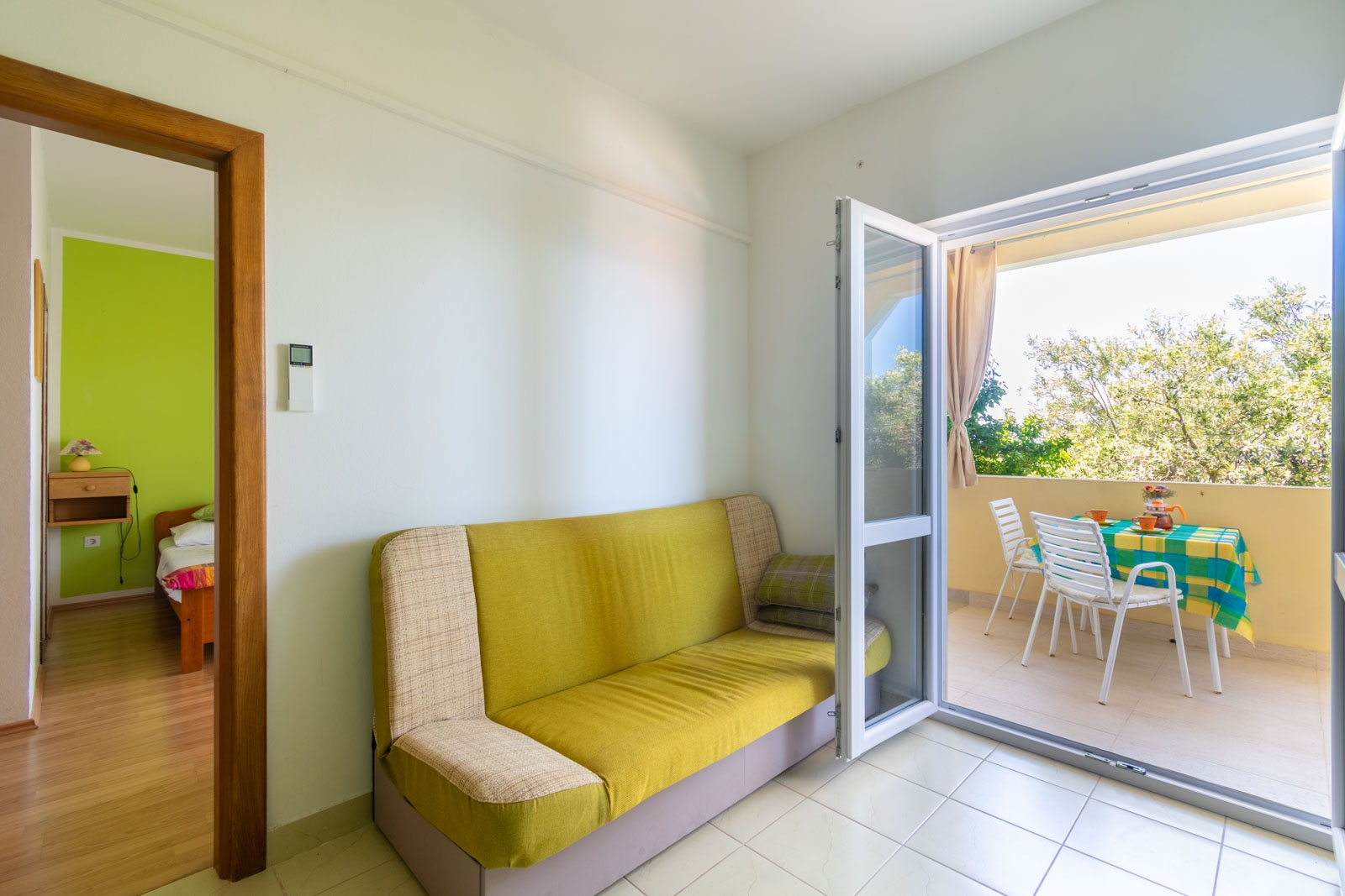 Jednosobni apartman s terasom i pogledom na more Lun, Pag  A-a