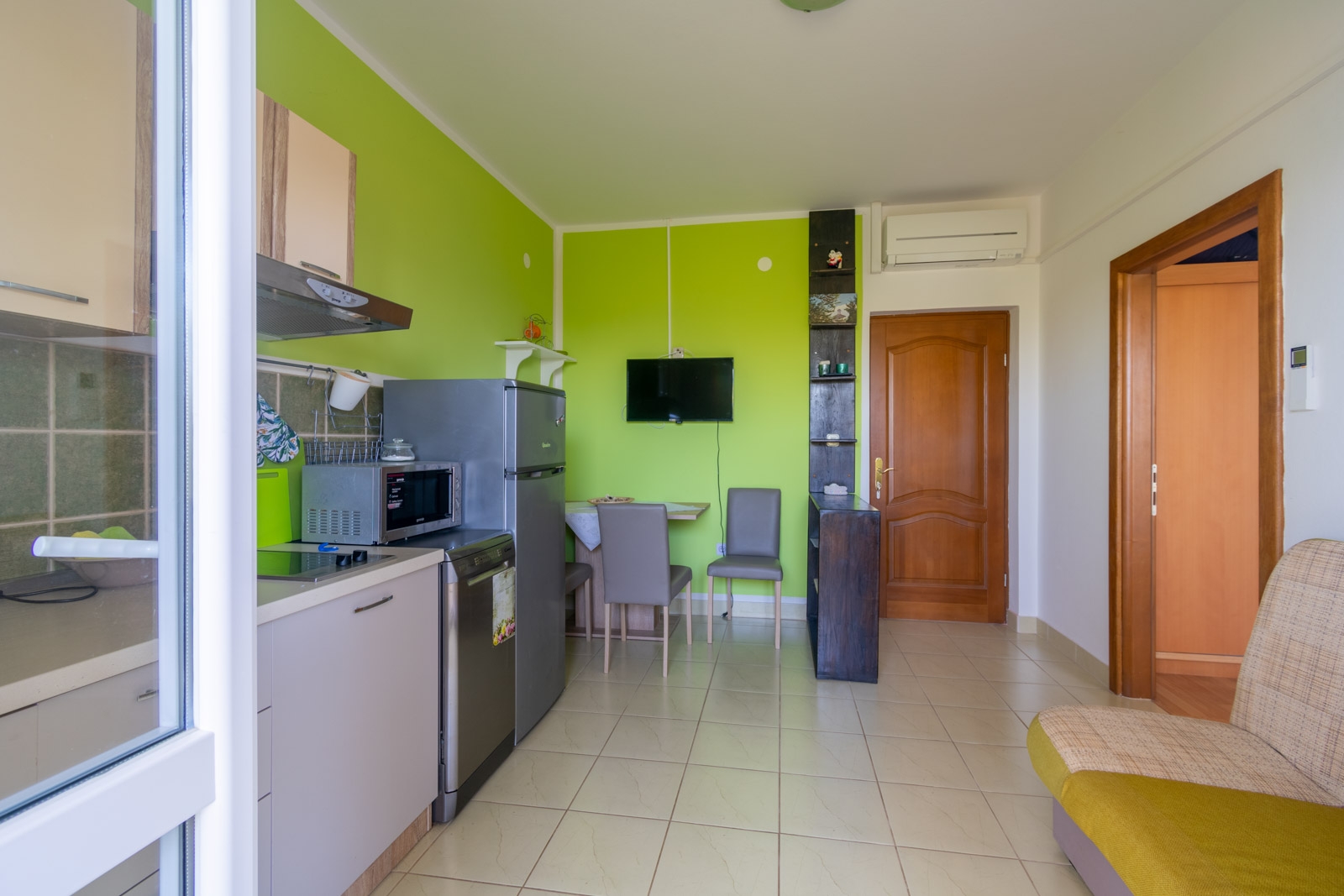 Jednosobni apartman s terasom i pogledom na more Lun, Pag  A-a