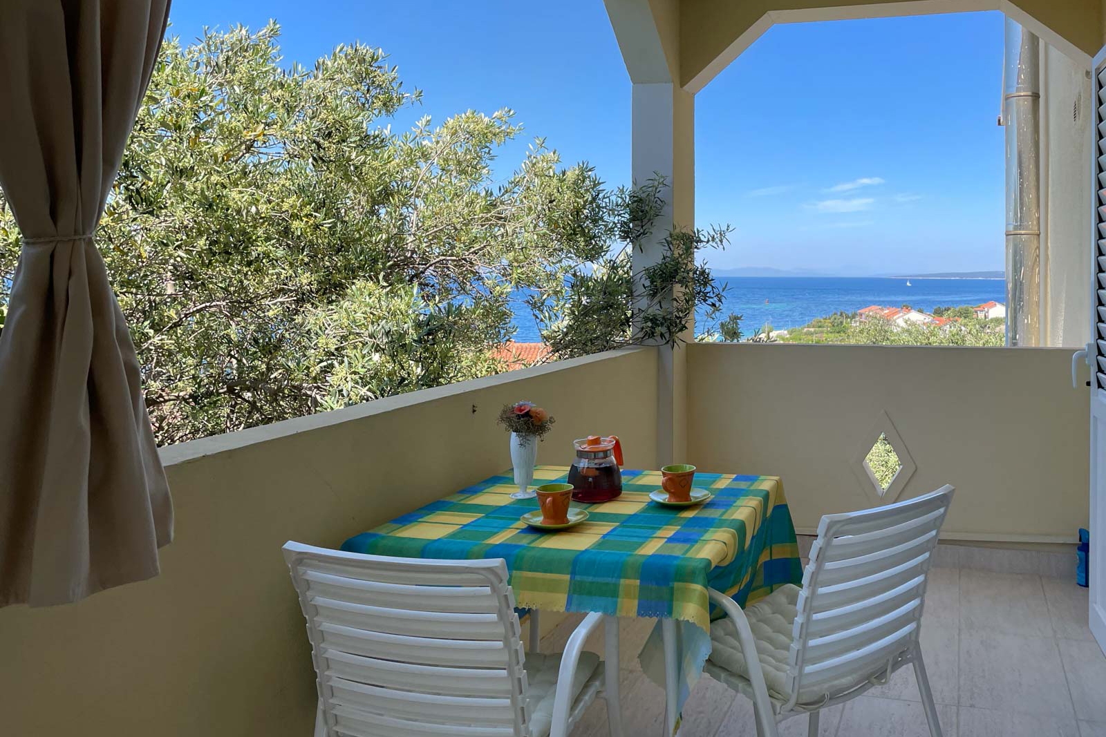 Jednosobni apartman s terasom i pogledom na more Lun, Pag  A-a