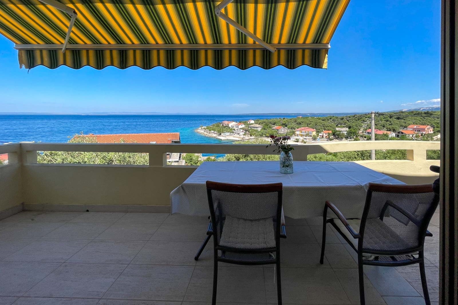 One bedroom apartment with terrace and sea view Lun, Pag  A-b