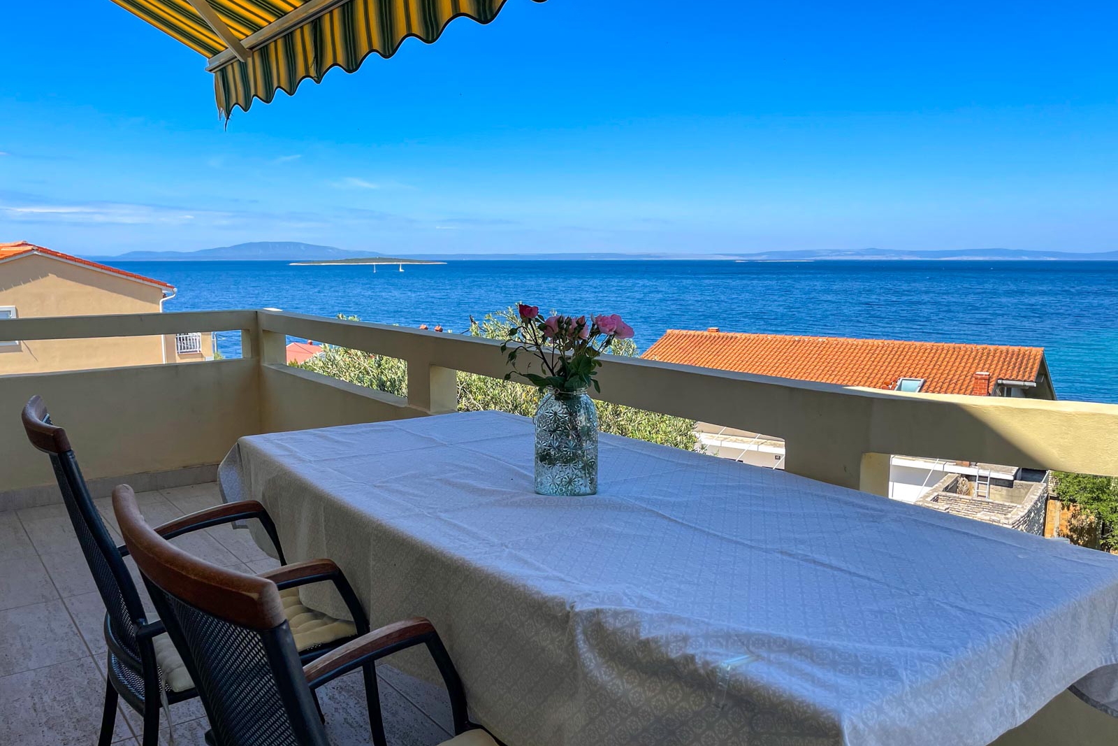 One bedroom apartment with terrace and sea view Lun, Pag  A-b