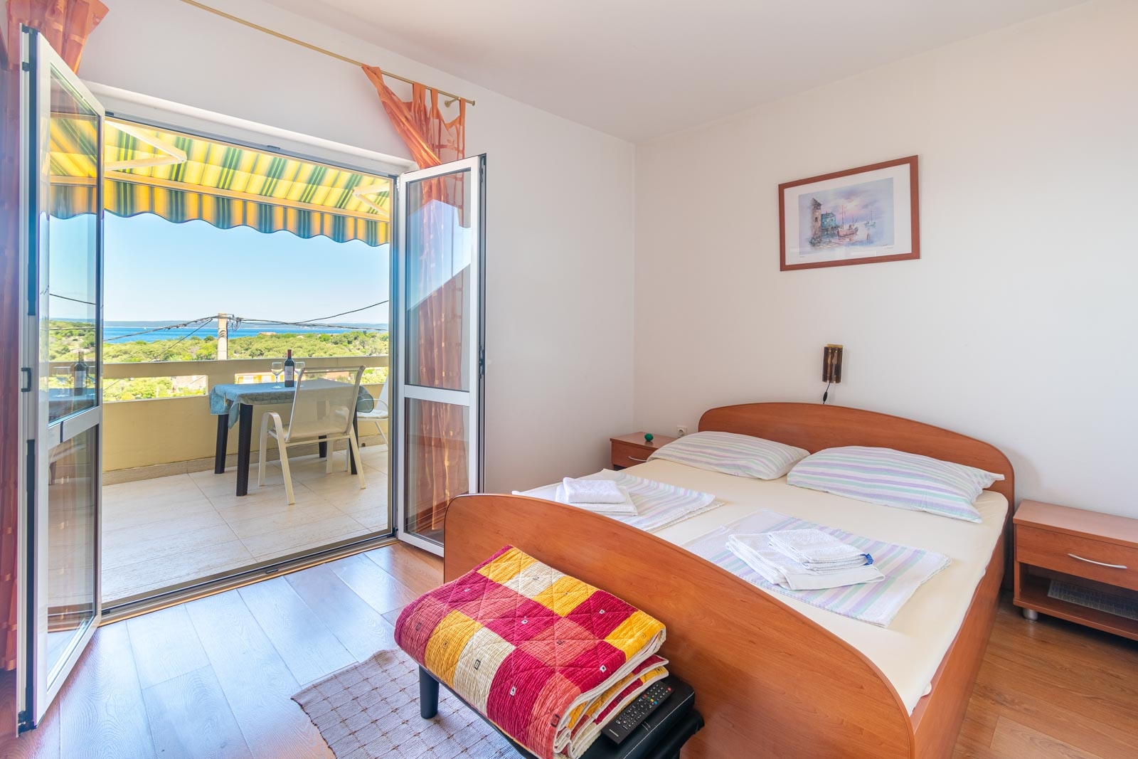 One bedroom apartment with terrace and sea view Lun, Pag (A-19358-d)