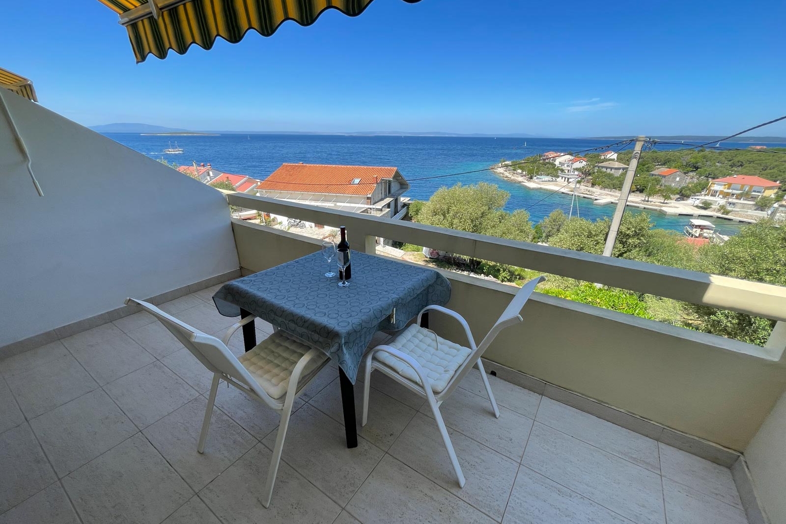 One bedroom apartment with terrace and sea view Lun, Pag  A-d