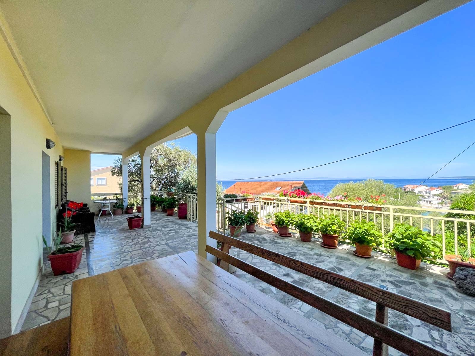 Jednosobni apartman s terasom i pogledom na more Lun, Pag  A-a