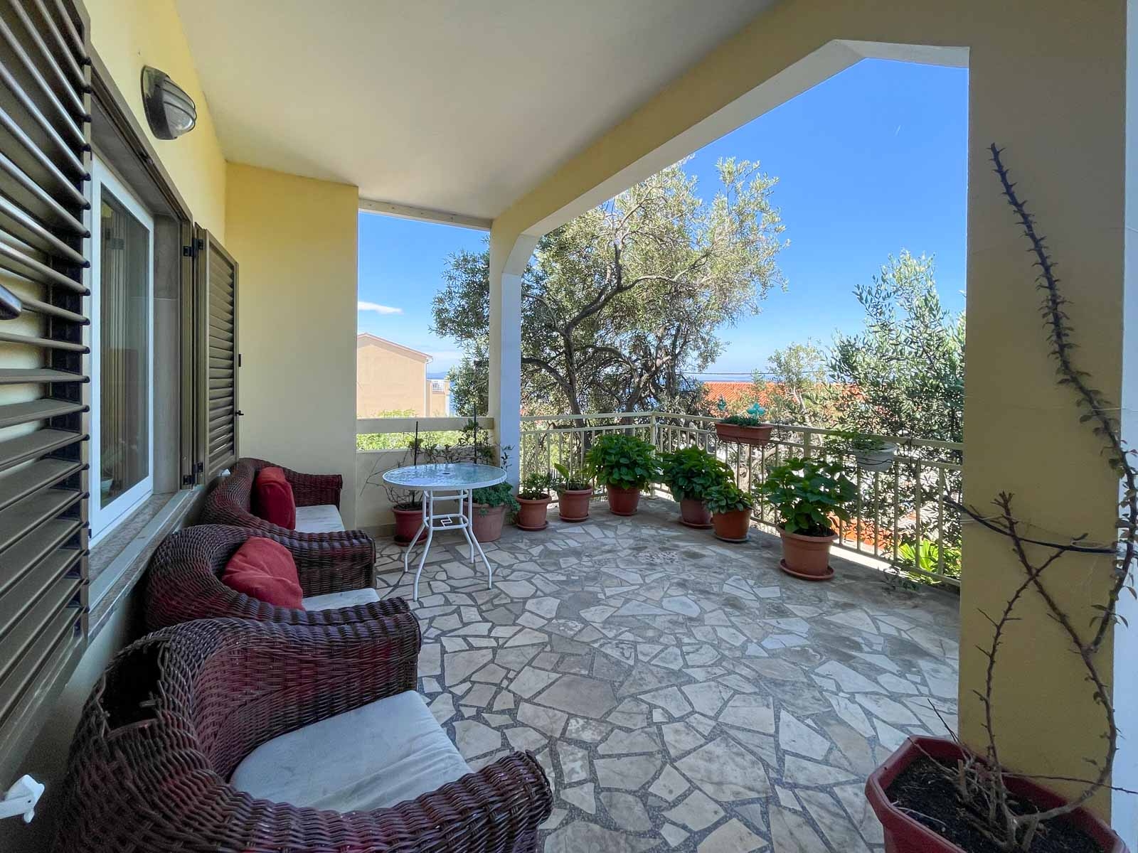 Jednosobni apartman s terasom i pogledom na more Lun, Pag  A-a