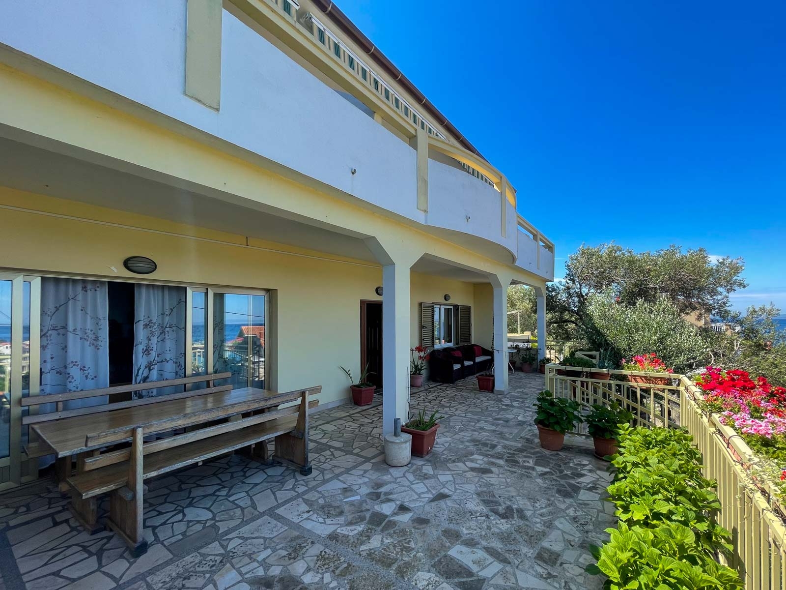 Jednosobni apartman s terasom i pogledom na more Lun, Pag  A-a