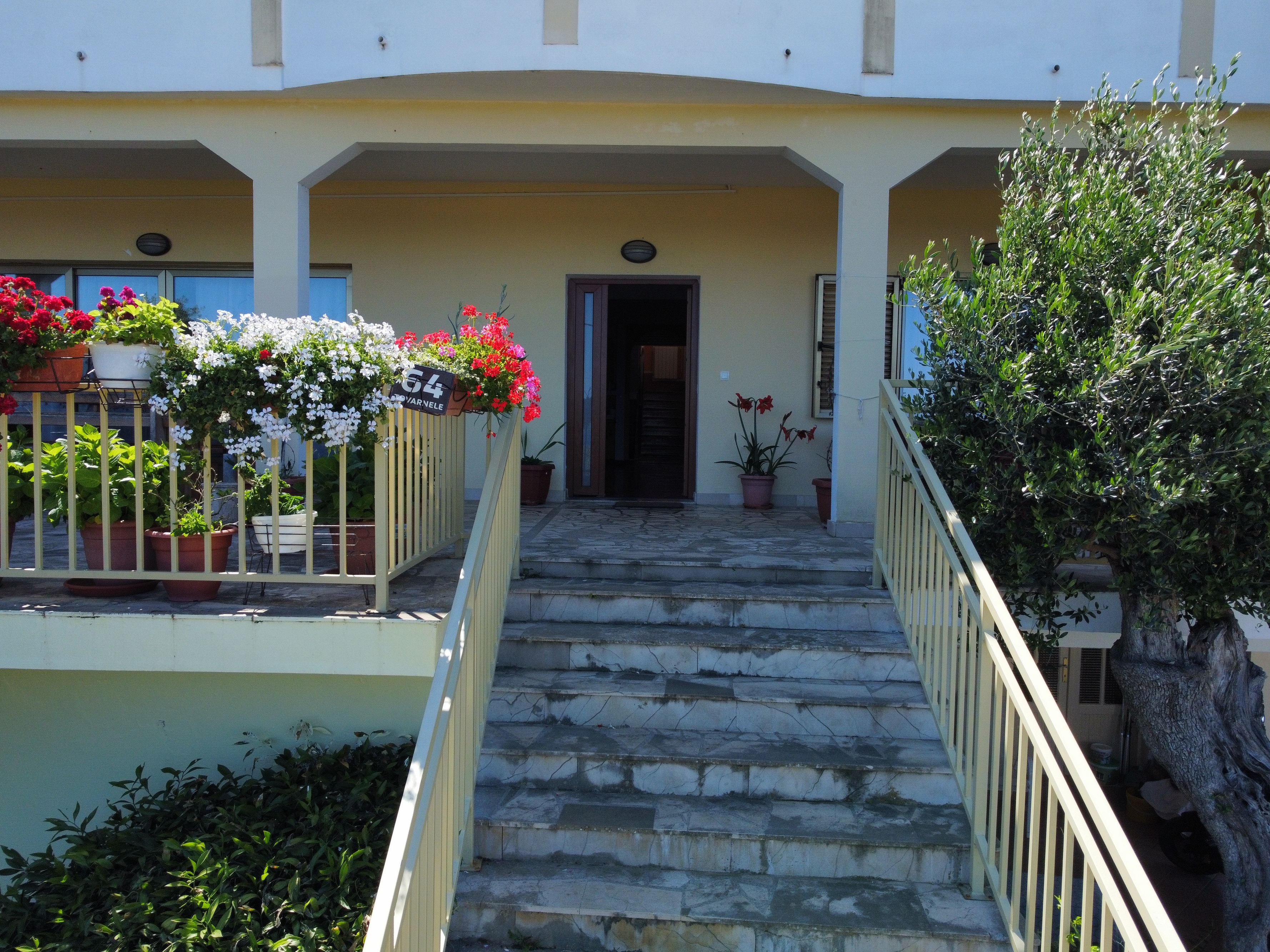 Jednosobni apartman s terasom i pogledom na more Lun, Pag  A-a