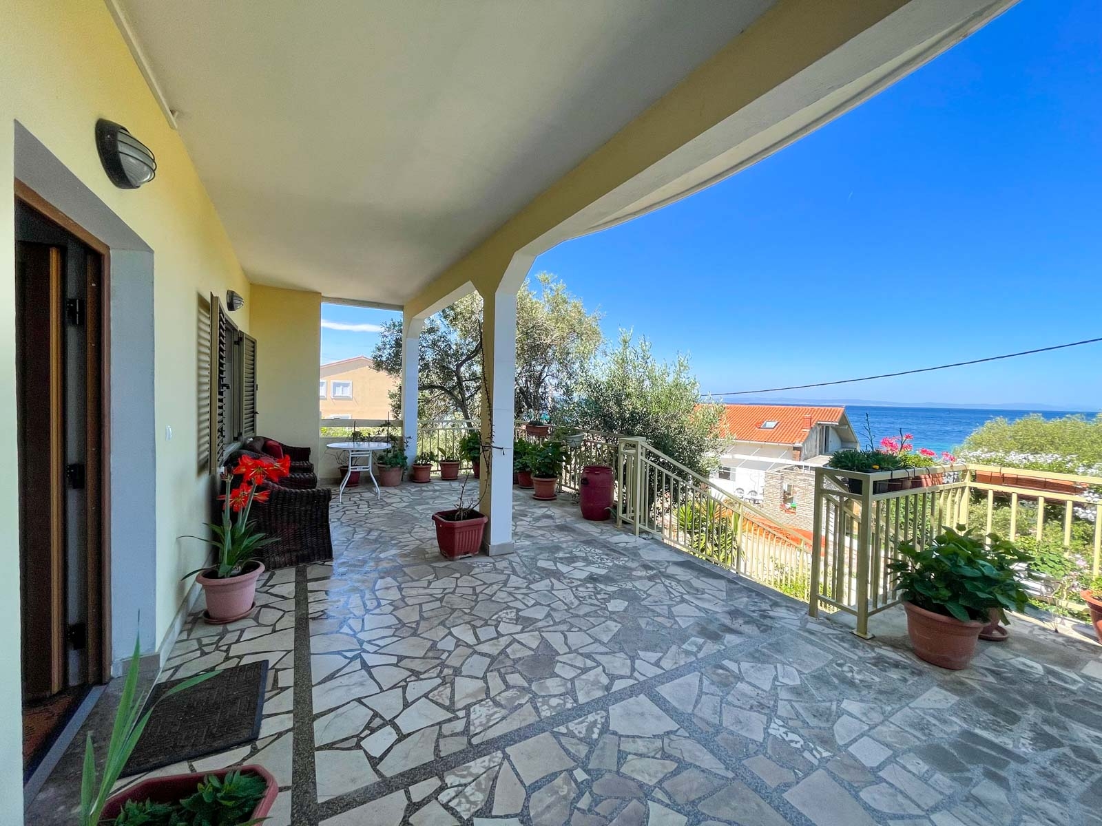 Jednosobni apartman s terasom i pogledom na more Lun, Pag  A-a