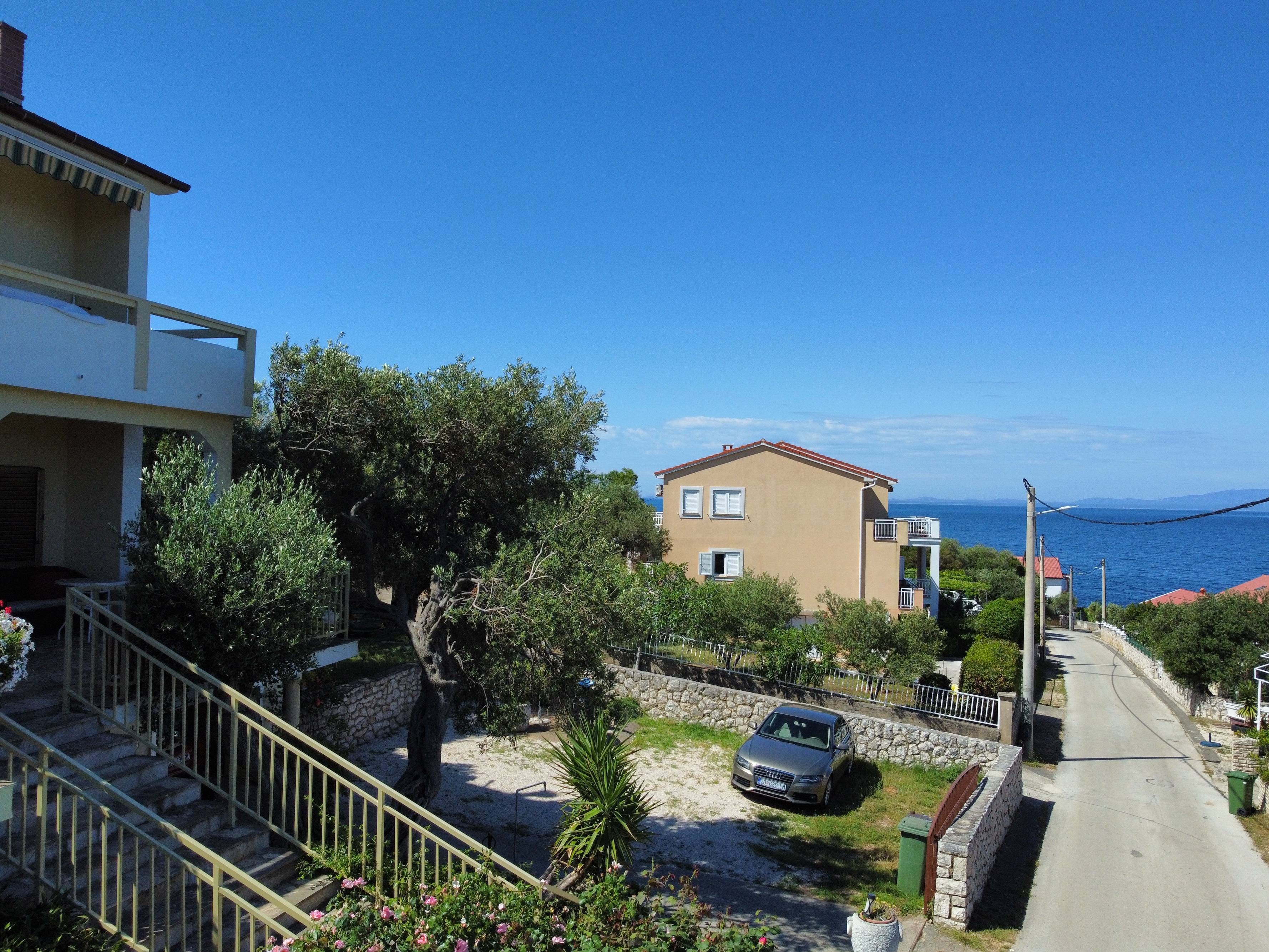 Jednosobni apartman s terasom i pogledom na more Lun, Pag  A-a