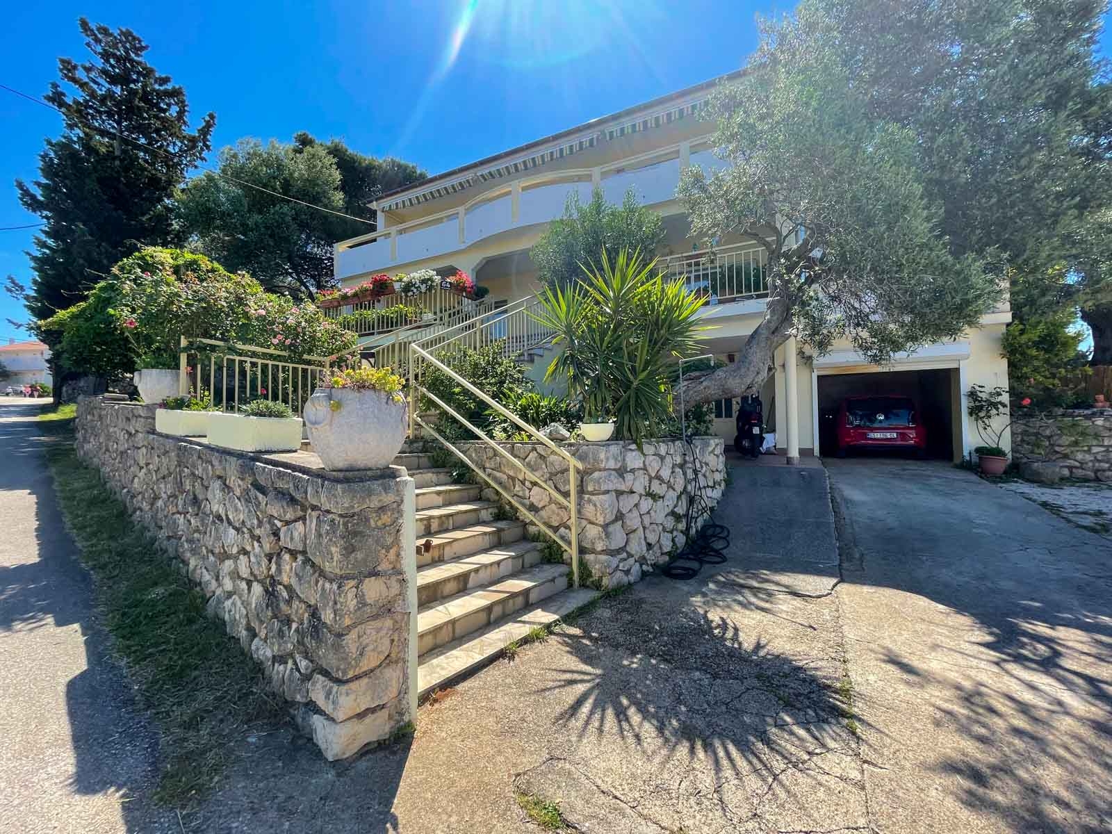 Jednosobni apartman s terasom i pogledom na more Lun, Pag  A-a