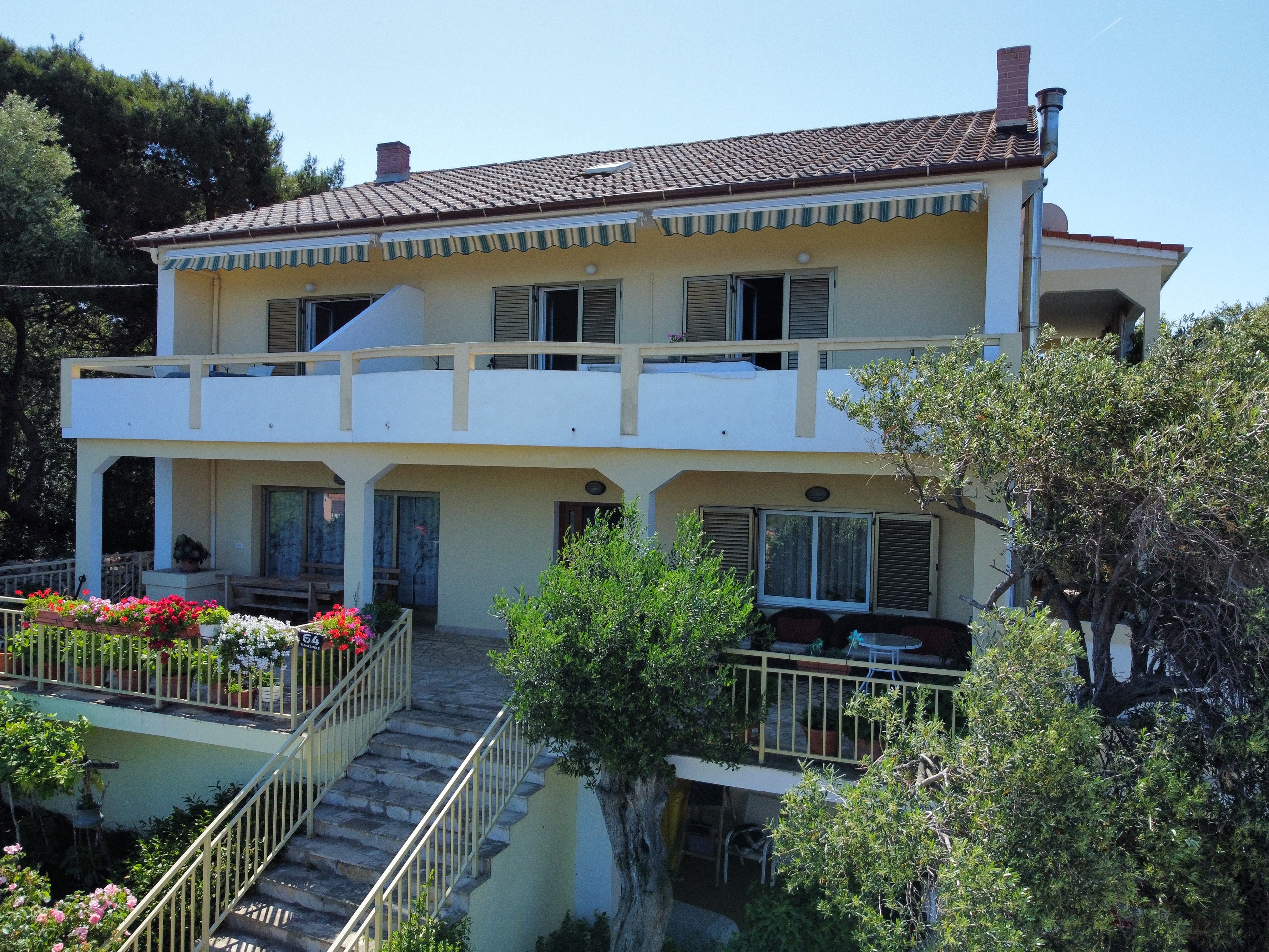 Jednosobni apartman s terasom i pogledom na more Lun, Pag  A-a