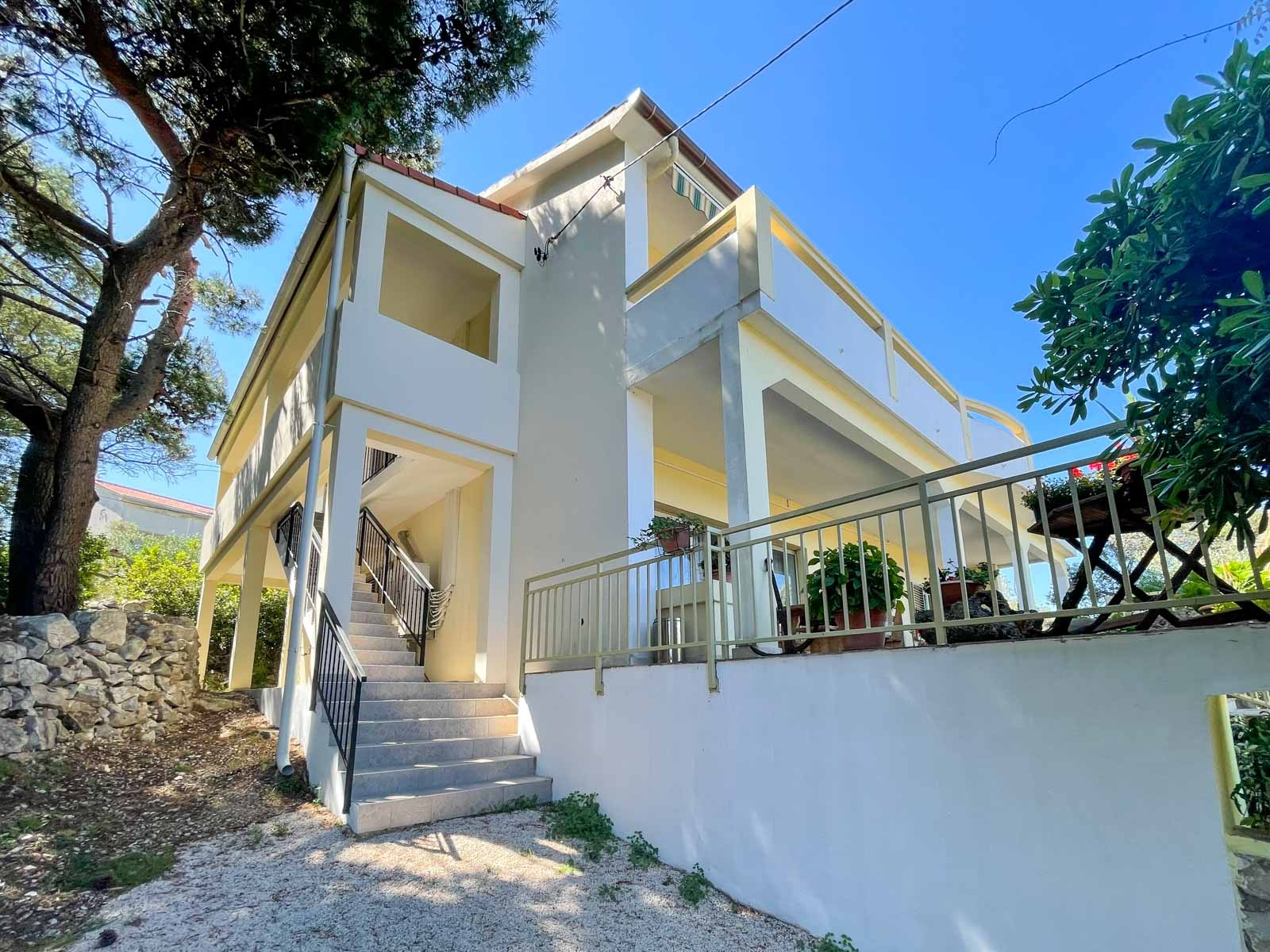 Jednosobni apartman s terasom i pogledom na more Lun, Pag  A-a