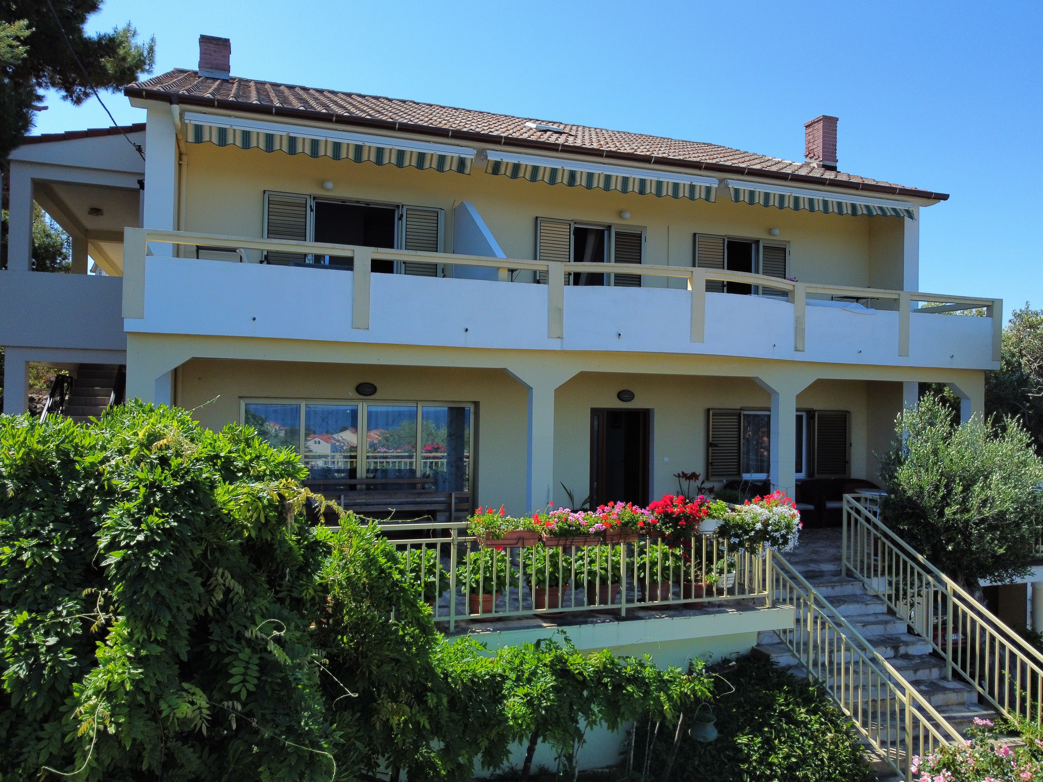 Jednosobni apartman s terasom i pogledom na more Lun, Pag  A-a