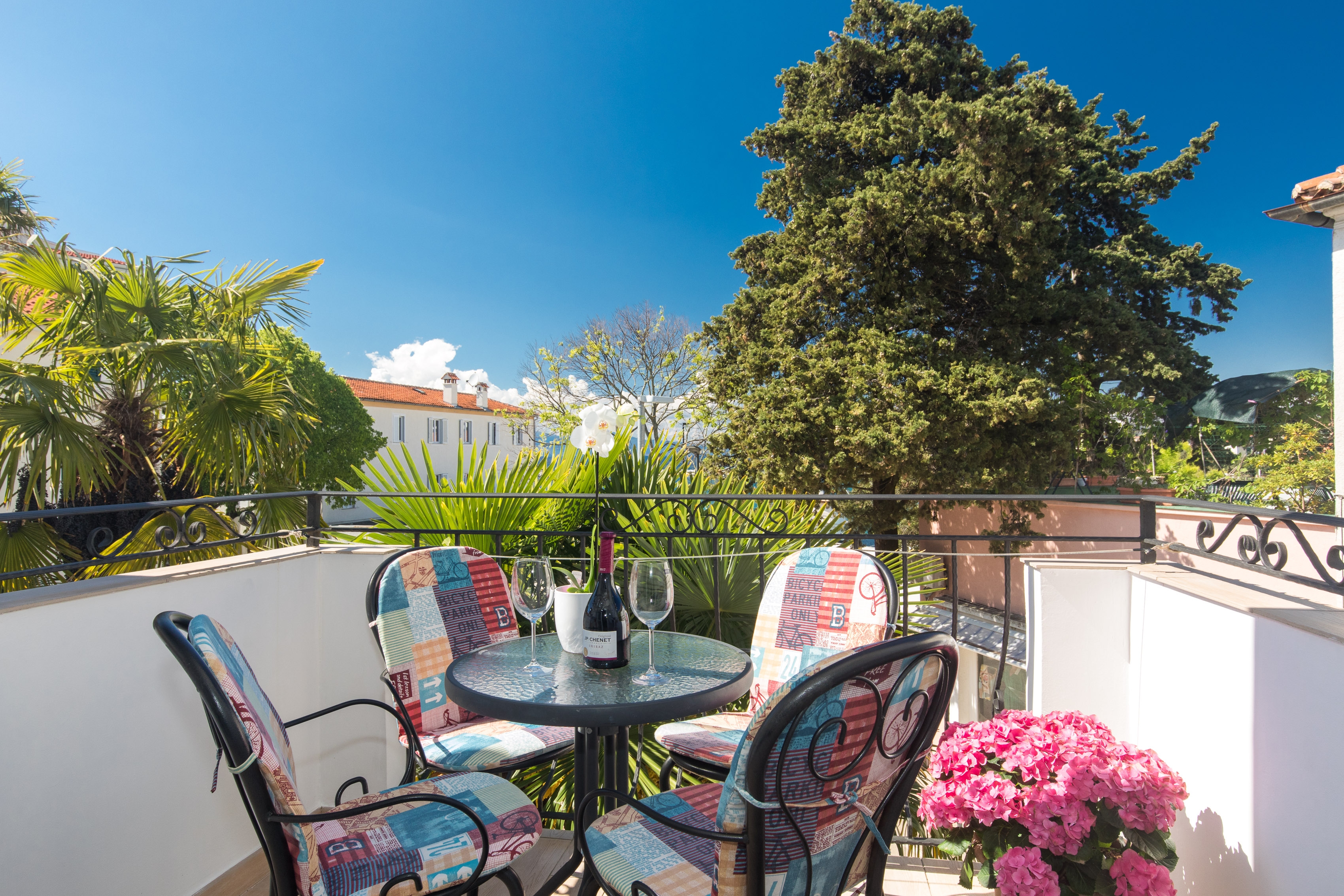 Two bedroom apartment with balcony and sea view Malinska, Krk  A-b