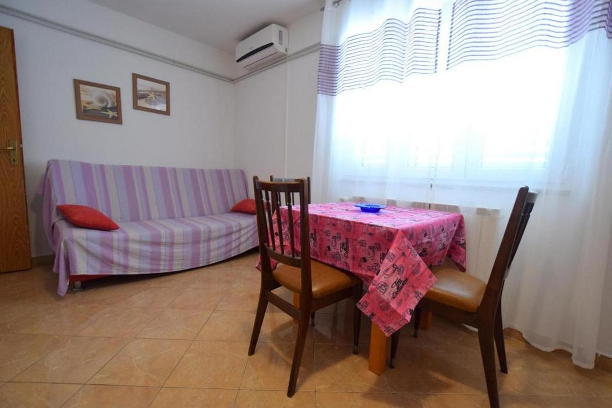 One bedroom apartment with terrace Krk (A-19365-b) One bedroom apartment with terrace Krk (A-19365-b)